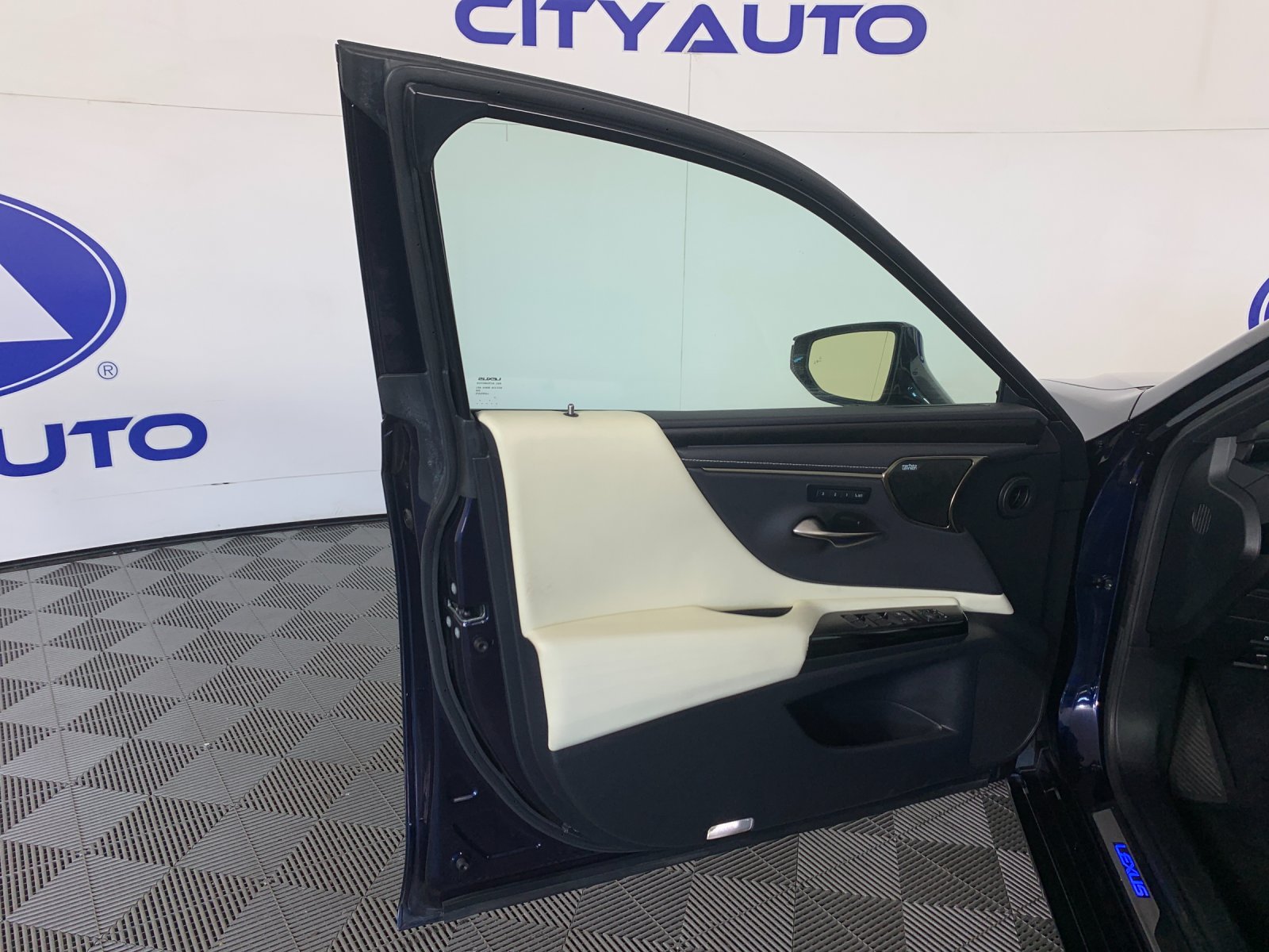 Used 2022 Lexus ES 300h Sedan