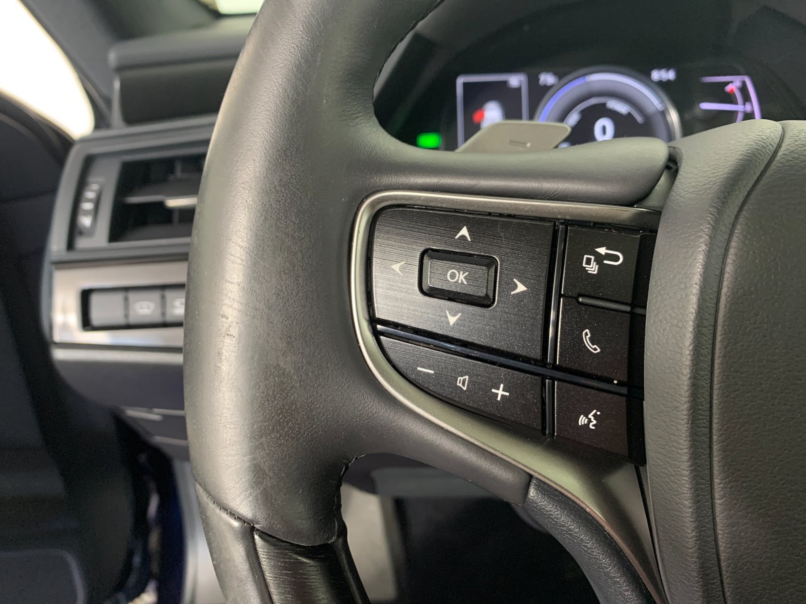 Used 2022 Lexus ES 300h Sedan