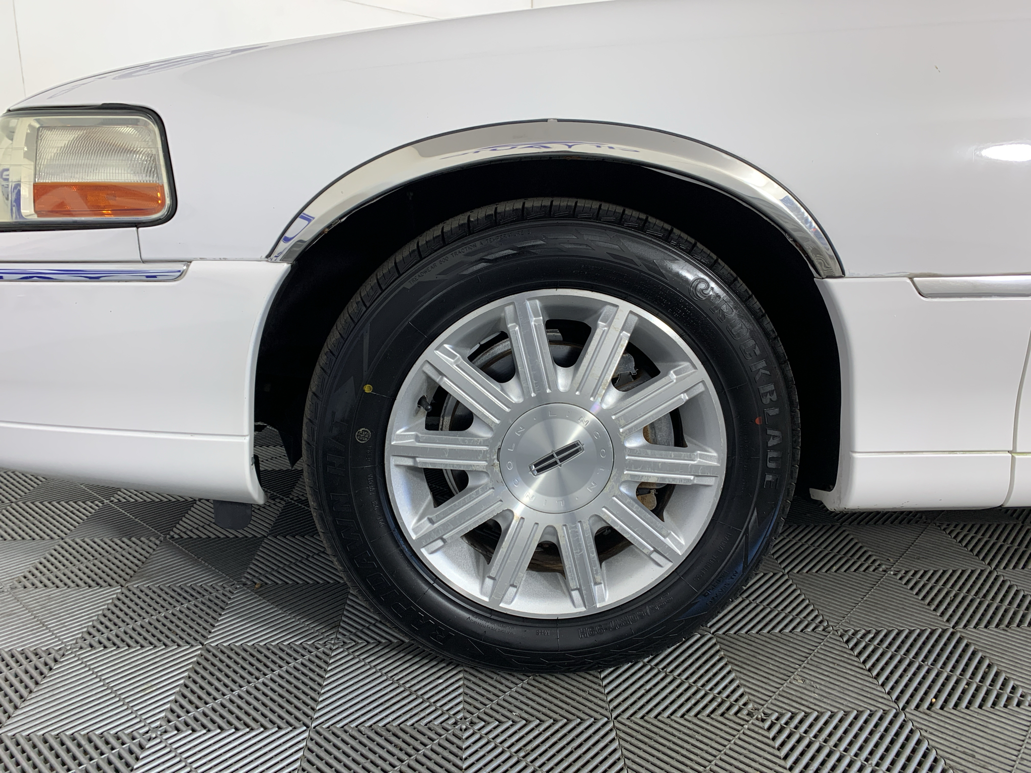 Used 2011 Lincoln Town Car Sedan
