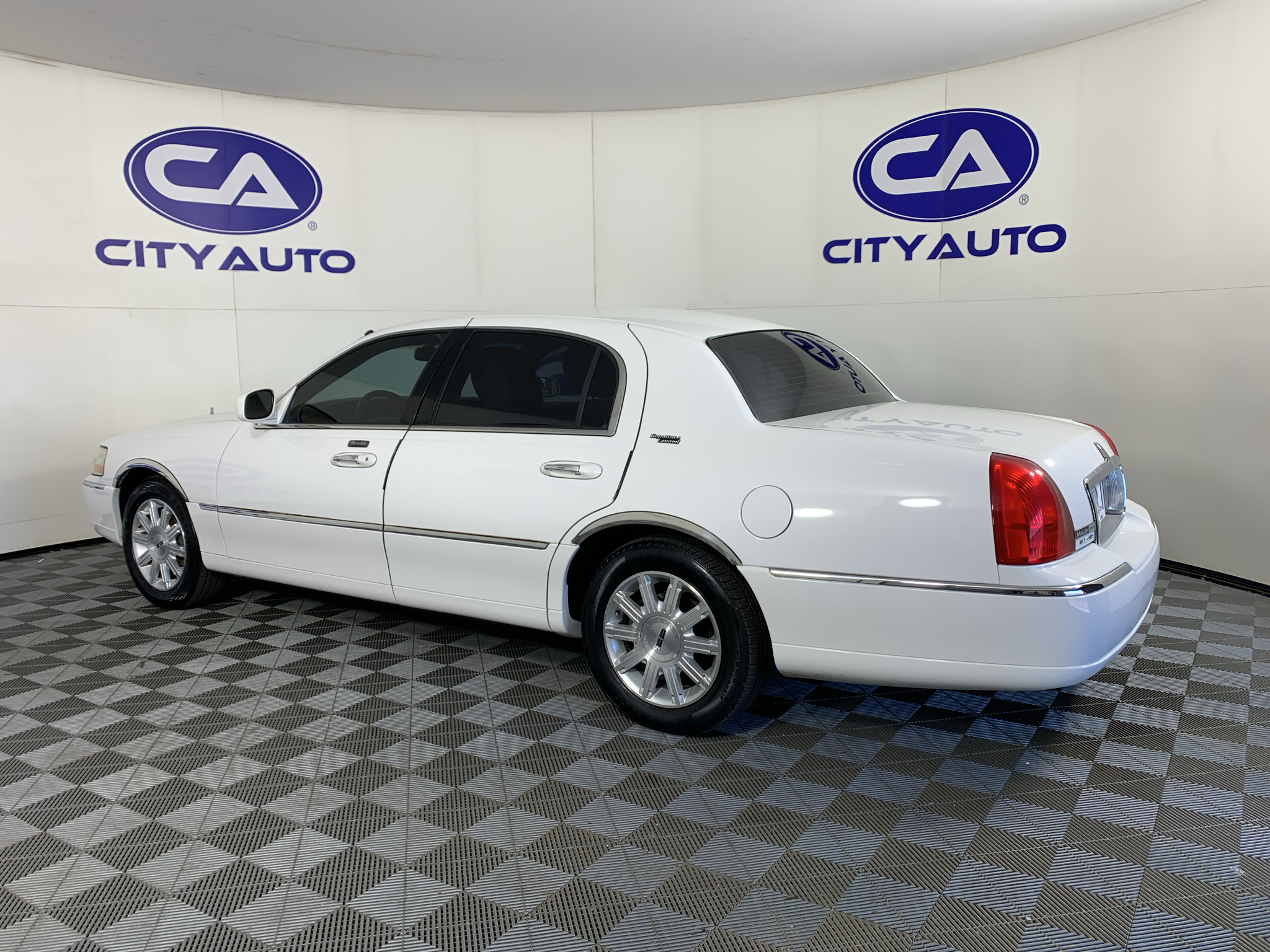 Used 2011 Lincoln Town Car Sedan