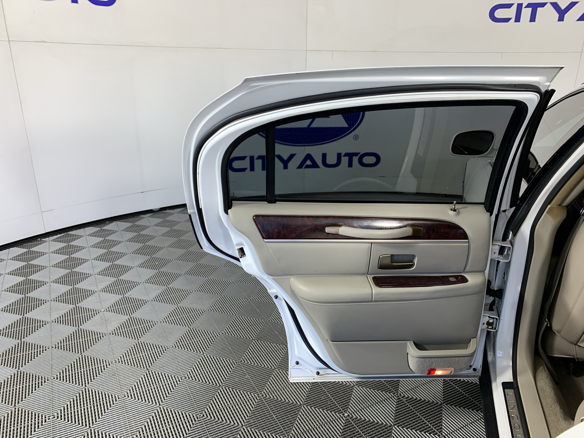 Used 2011 Lincoln Town Car Sedan