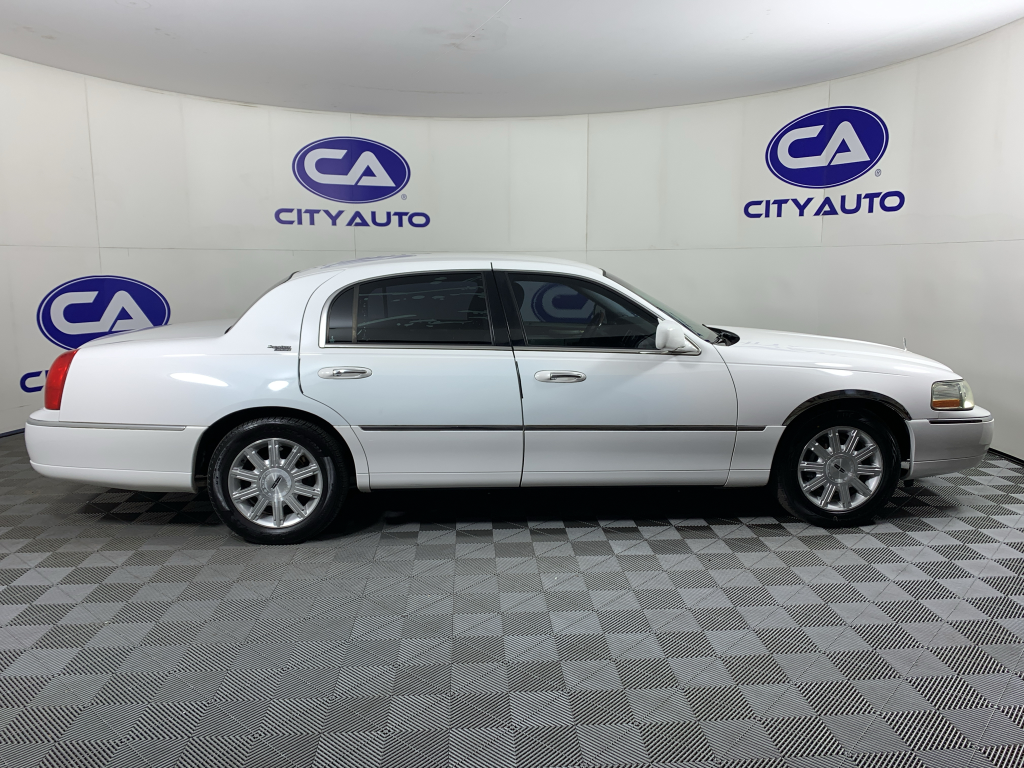 Used 2011 Lincoln Town Car Sedan