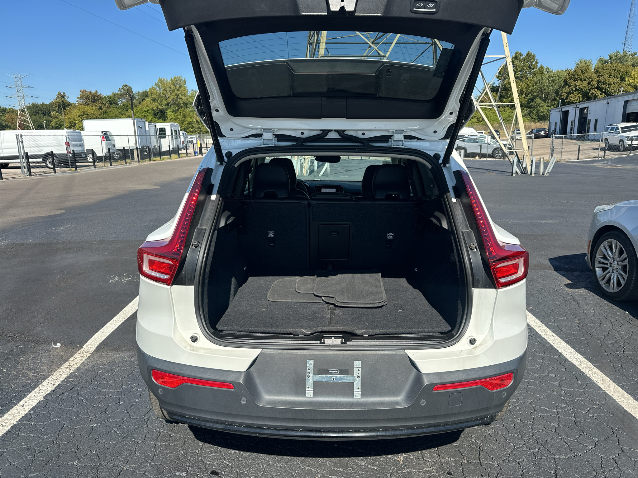 Used 2023 Volvo XC40 B4 SUV