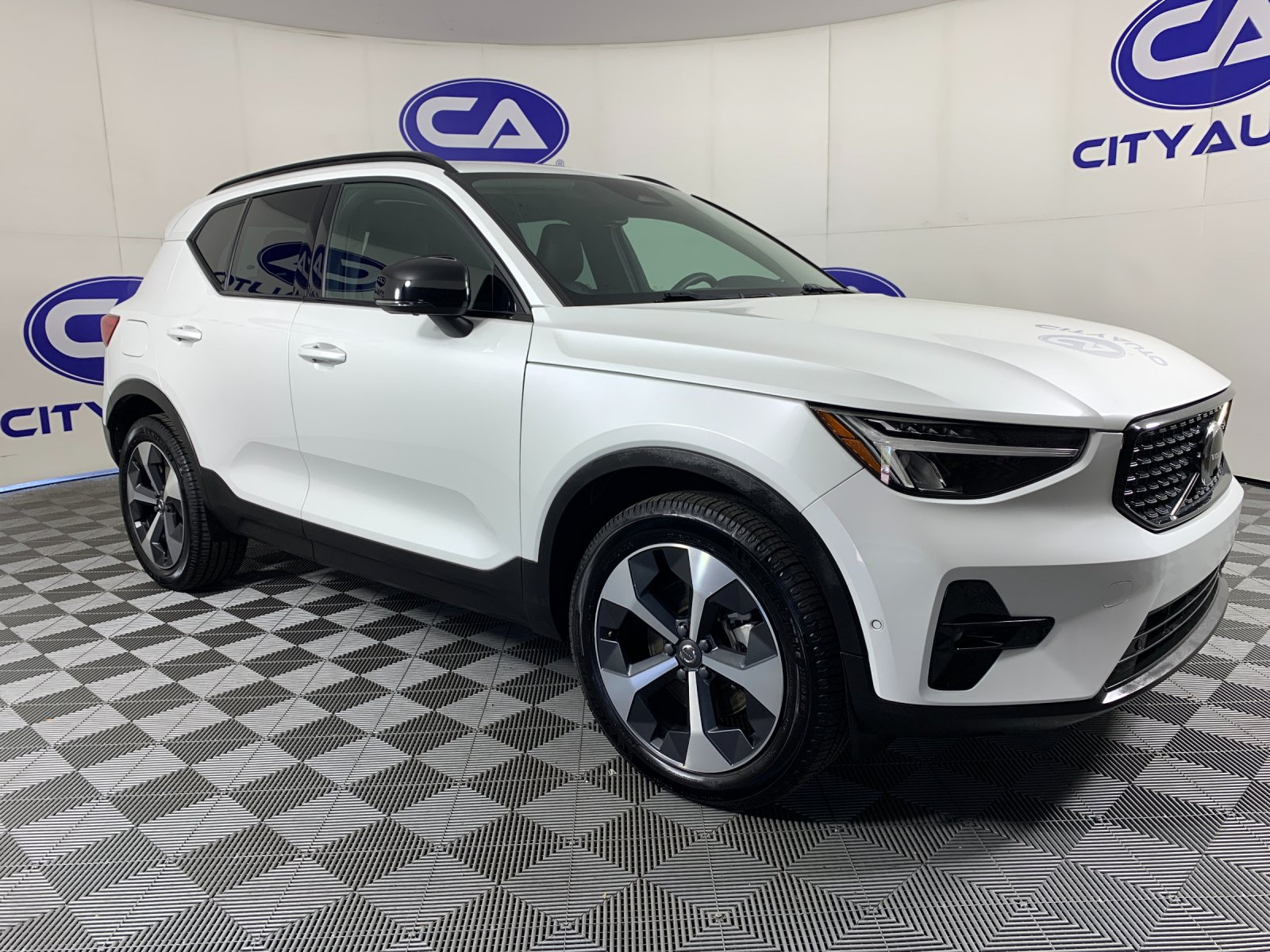 2023 Volvo XC40