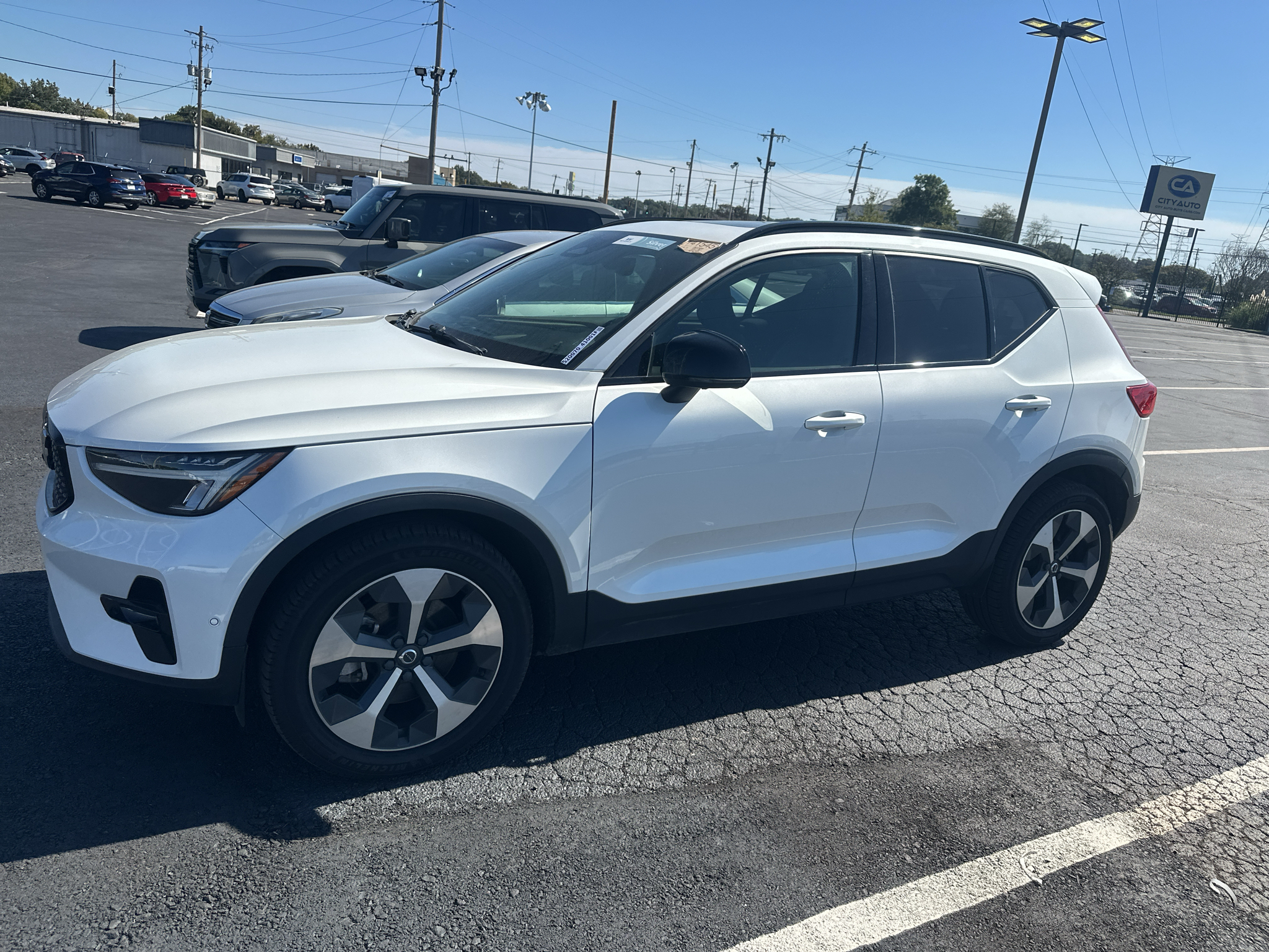 2023 Volvo XC40 B4 Ultimate Dark Theme