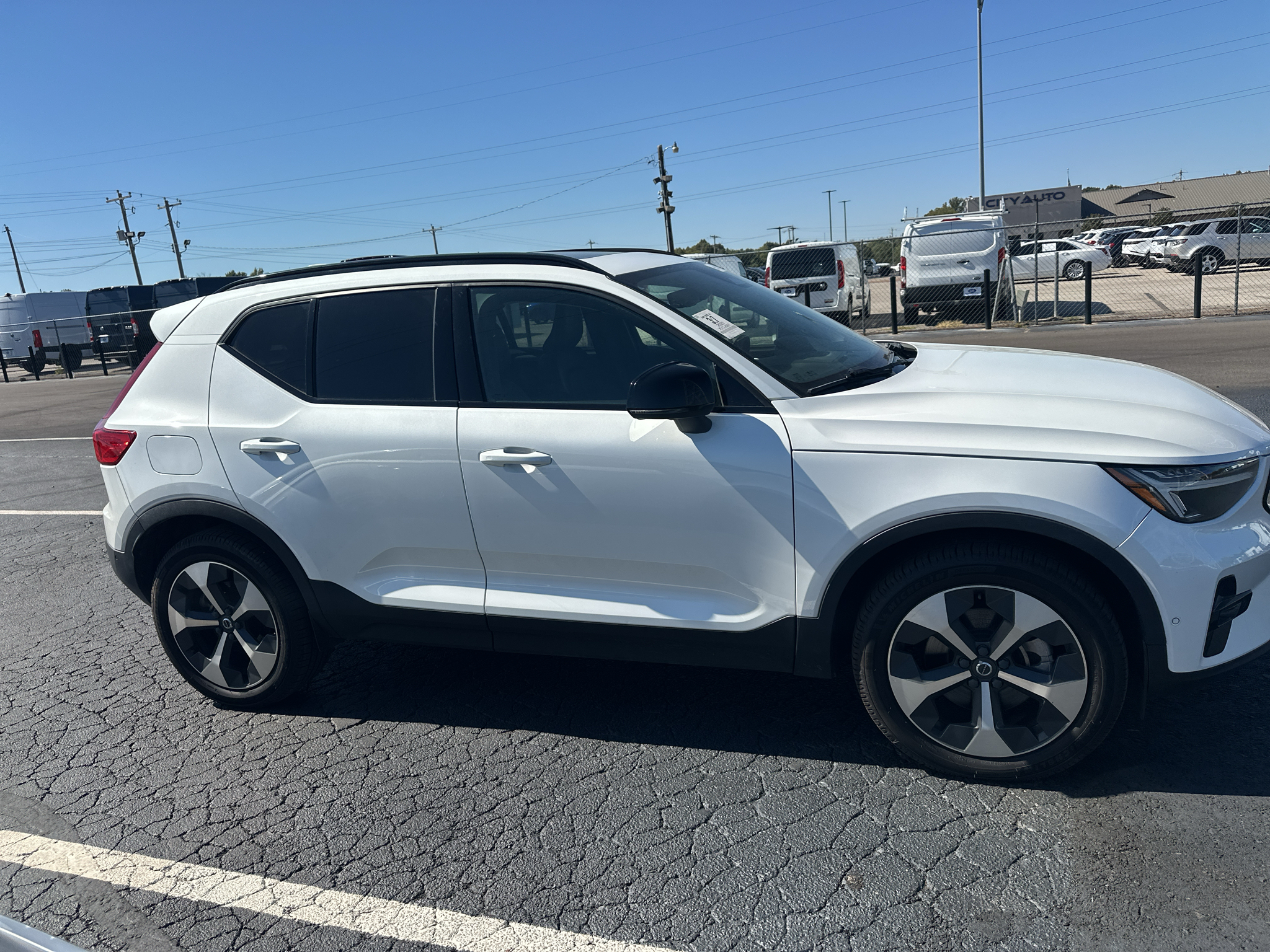 Used 2023 Volvo XC40 B4 SUV