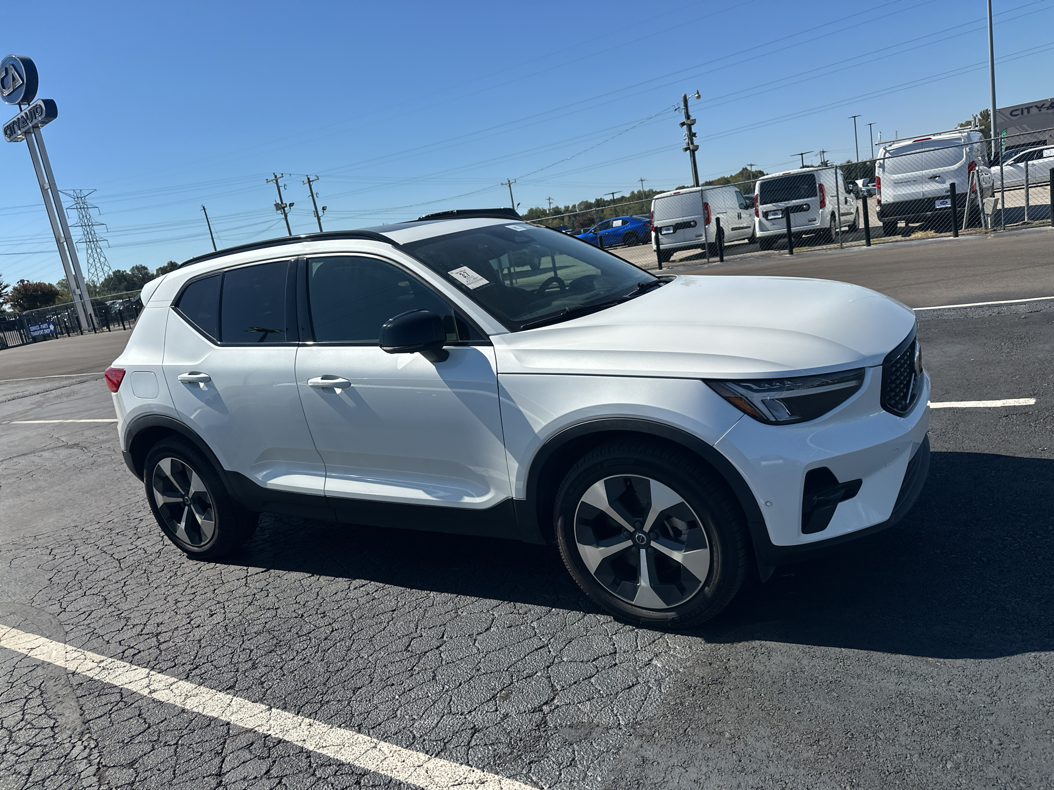 Used 2023 Volvo XC40 B4 SUV