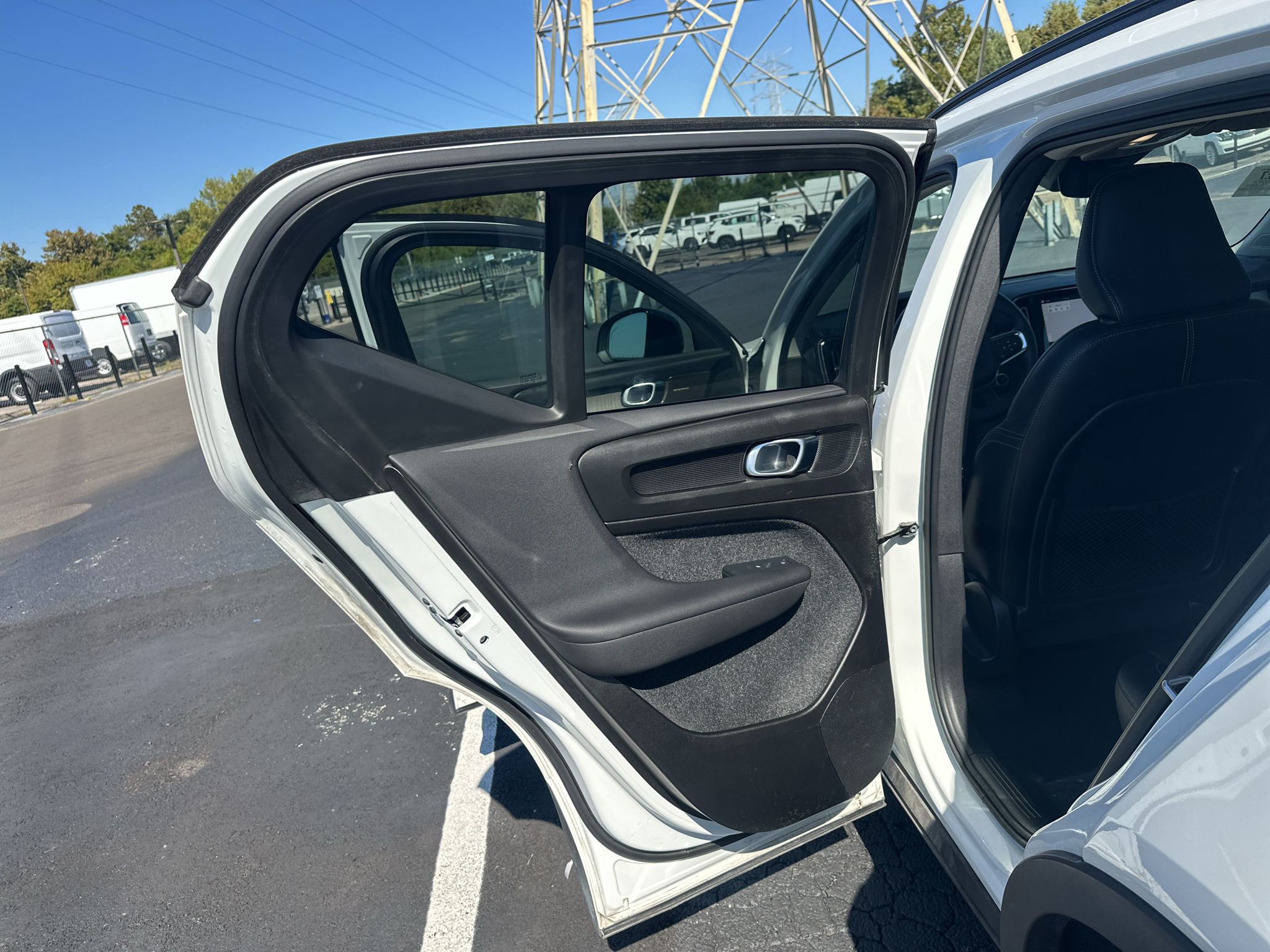 Used 2023 Volvo XC40 B4 SUV