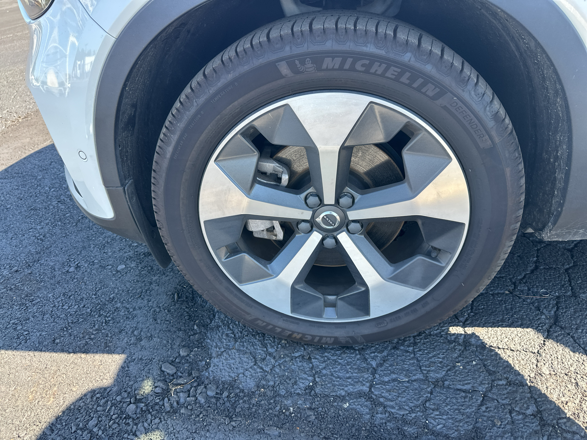 Used 2023 Volvo XC40 B4 SUV
