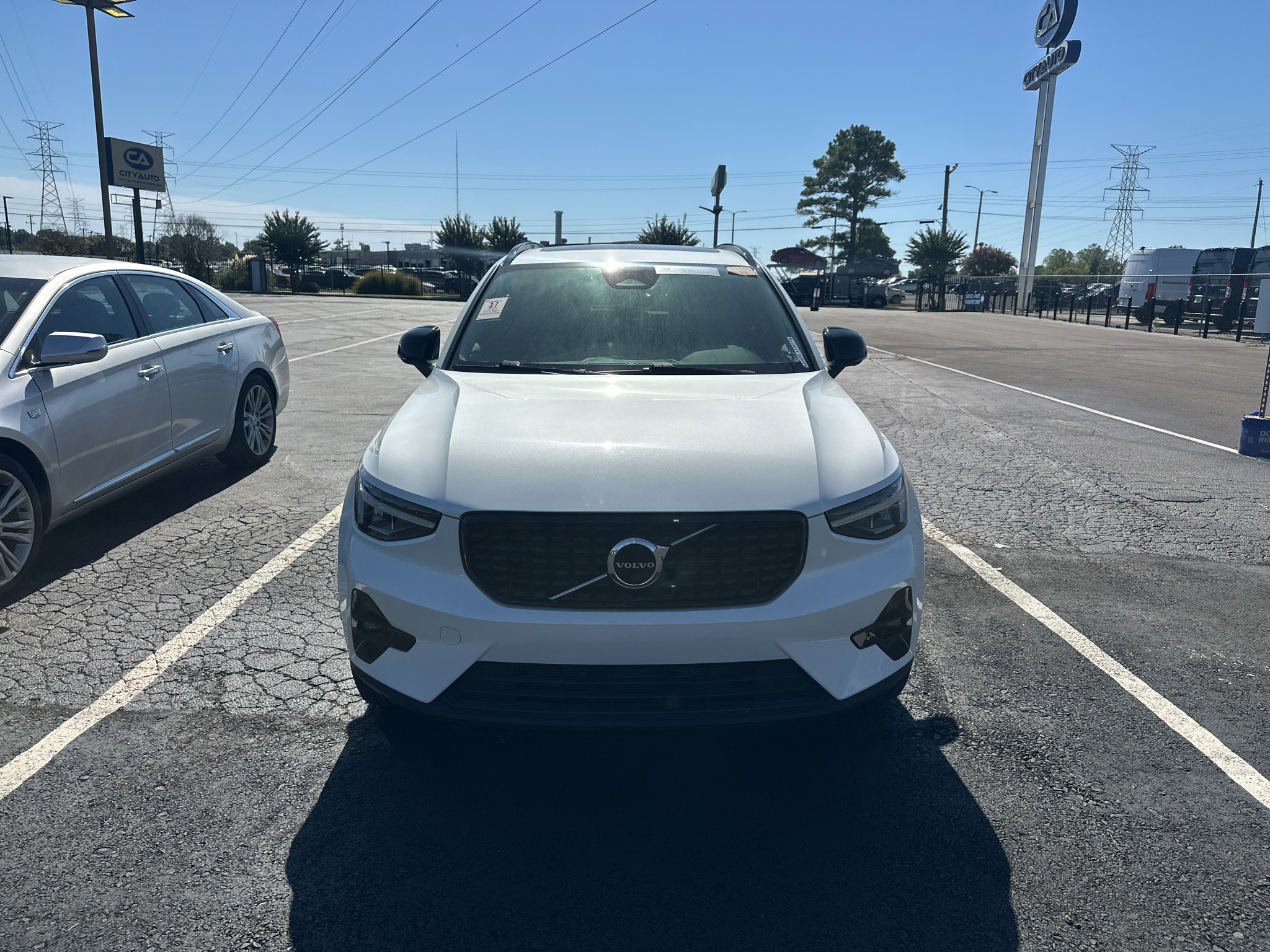Used 2023 Volvo XC40 B4 SUV