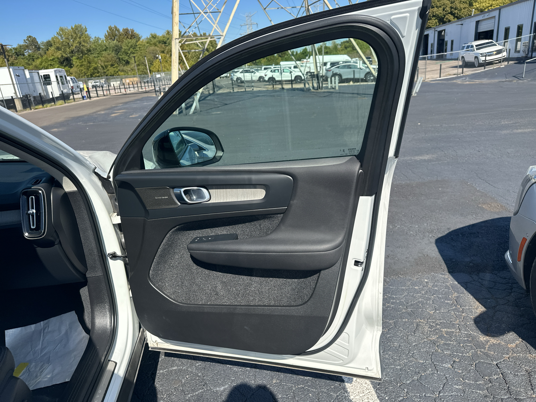 Used 2023 Volvo XC40 B4 SUV