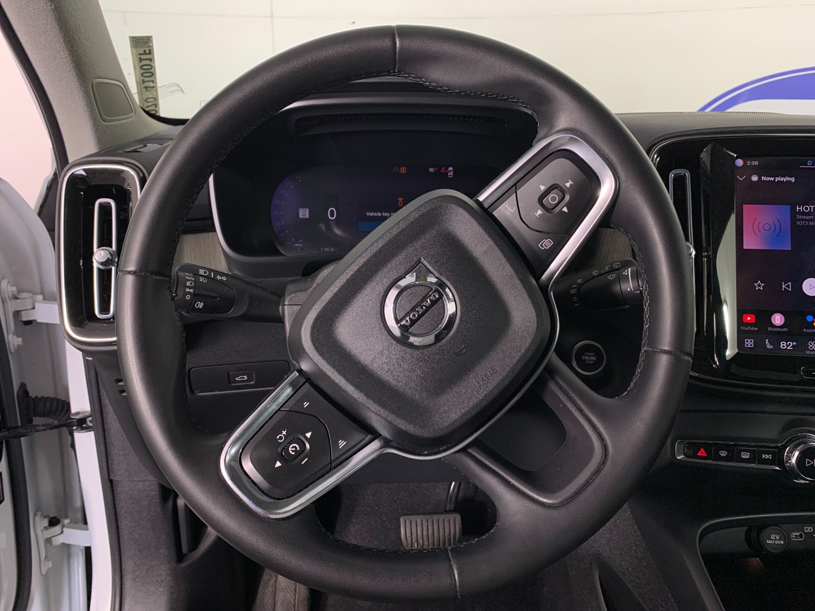 Used 2023 Volvo XC40 B4 SUV
