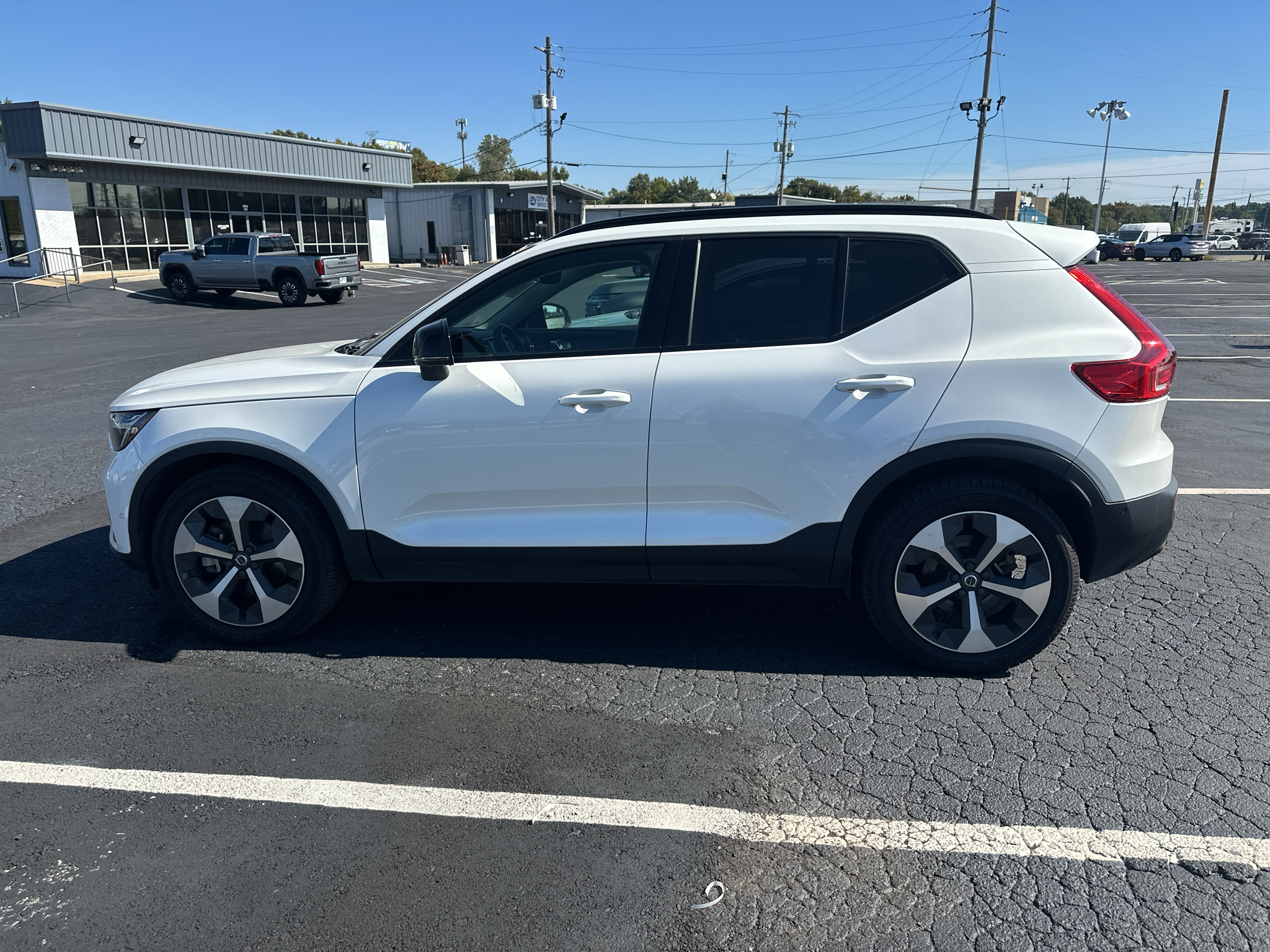 Used 2023 Volvo XC40 B4 SUV