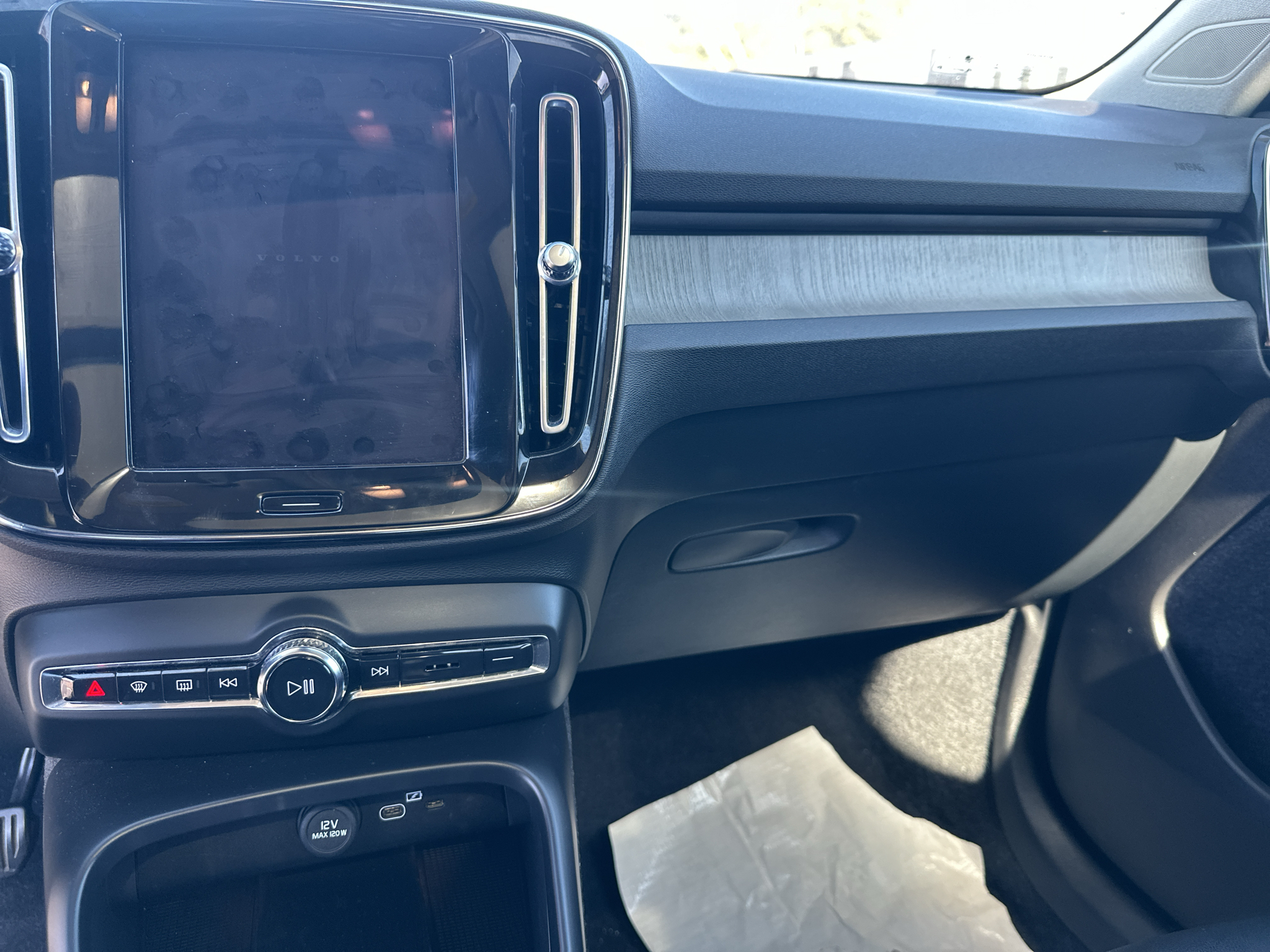Used 2023 Volvo XC40 B4 SUV