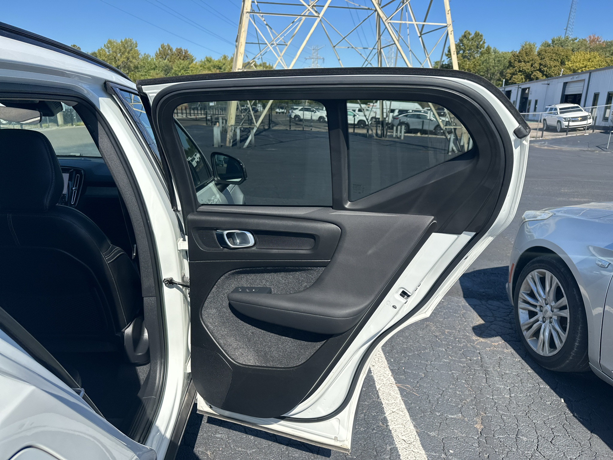 Used 2023 Volvo XC40 B4 SUV