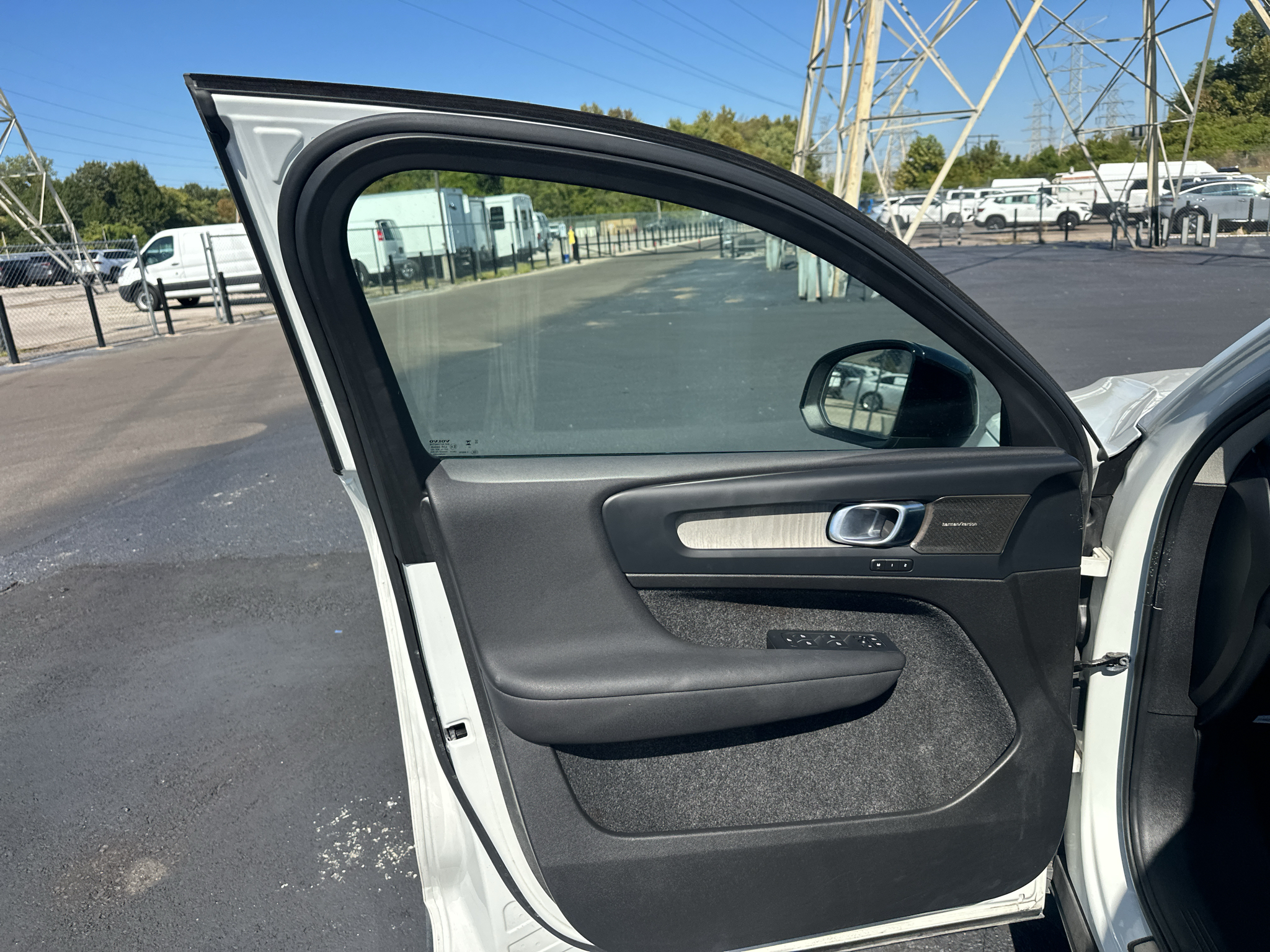Used 2023 Volvo XC40 B4 SUV