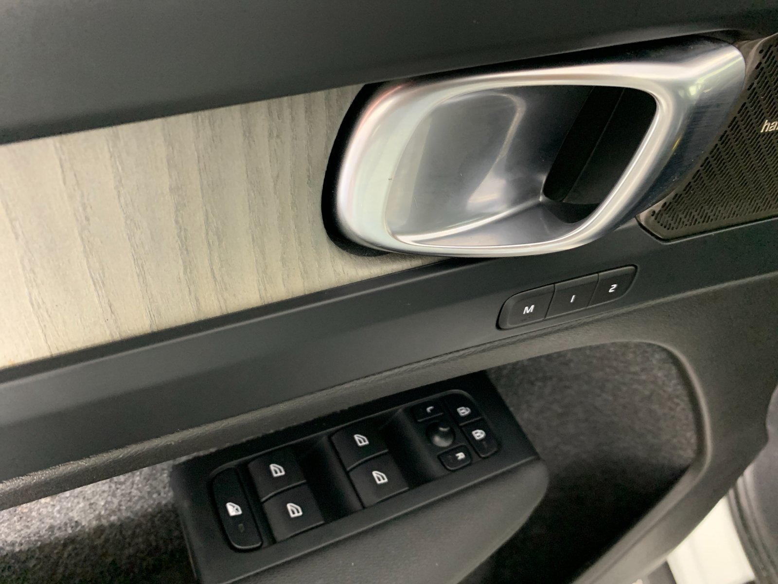 Used 2023 Volvo XC40 B4 SUV