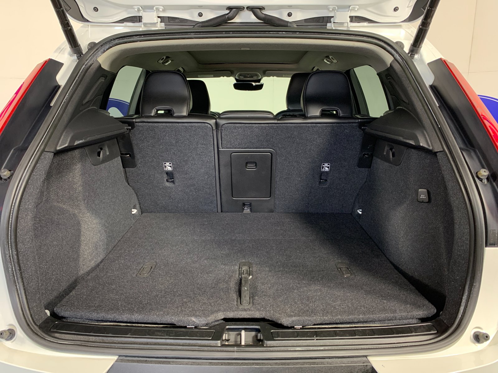 Used 2023 Volvo XC40 B4 SUV