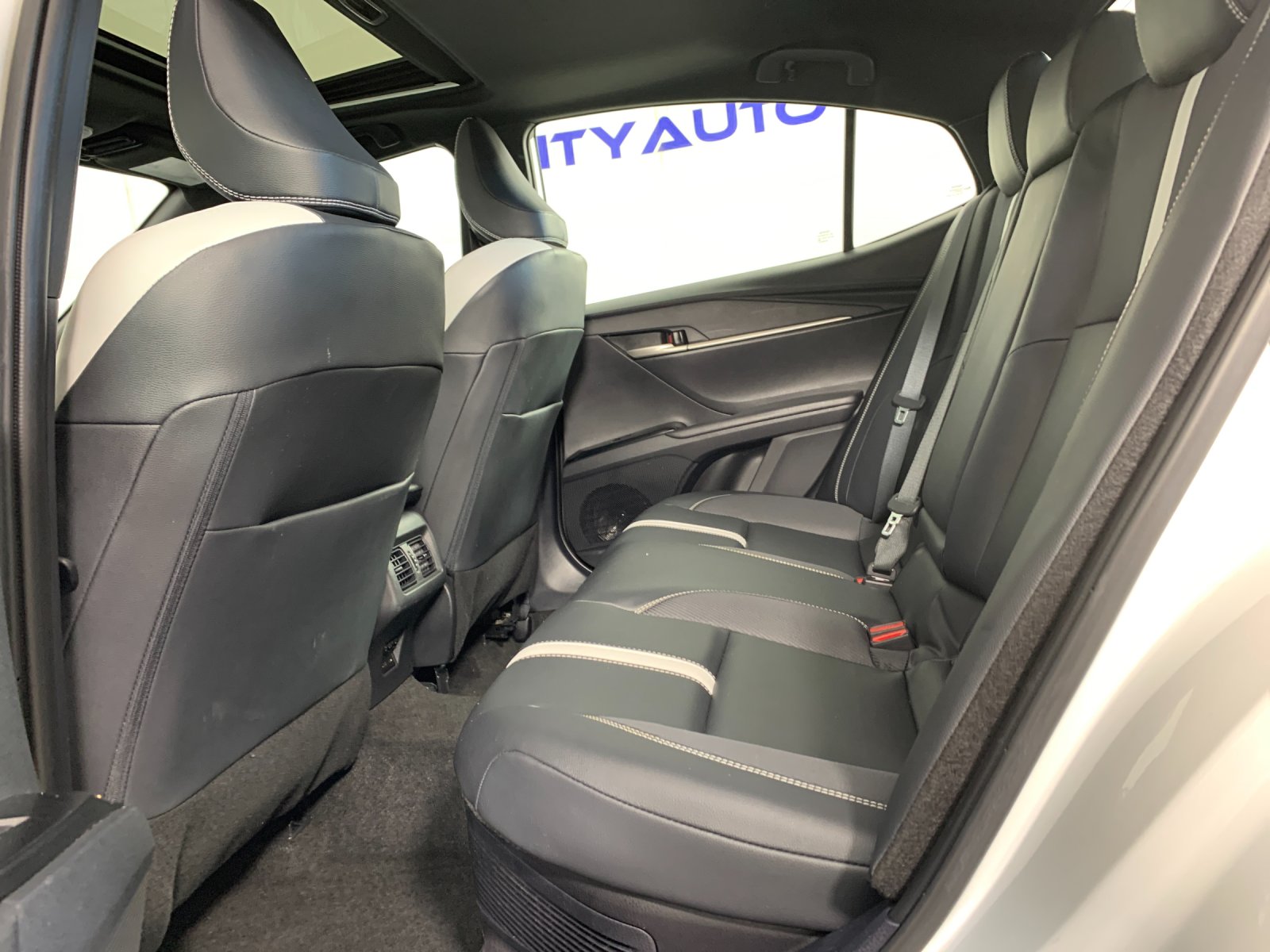 Vehicle photo 31