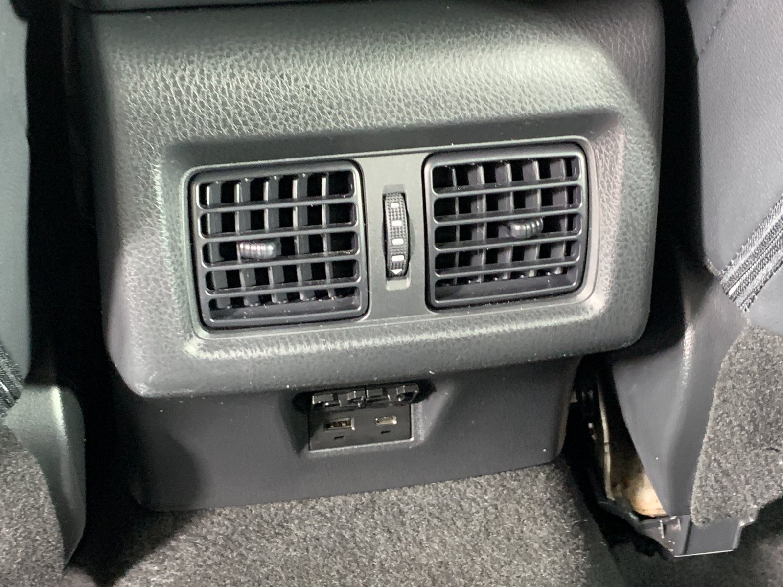 Vehicle photo 32