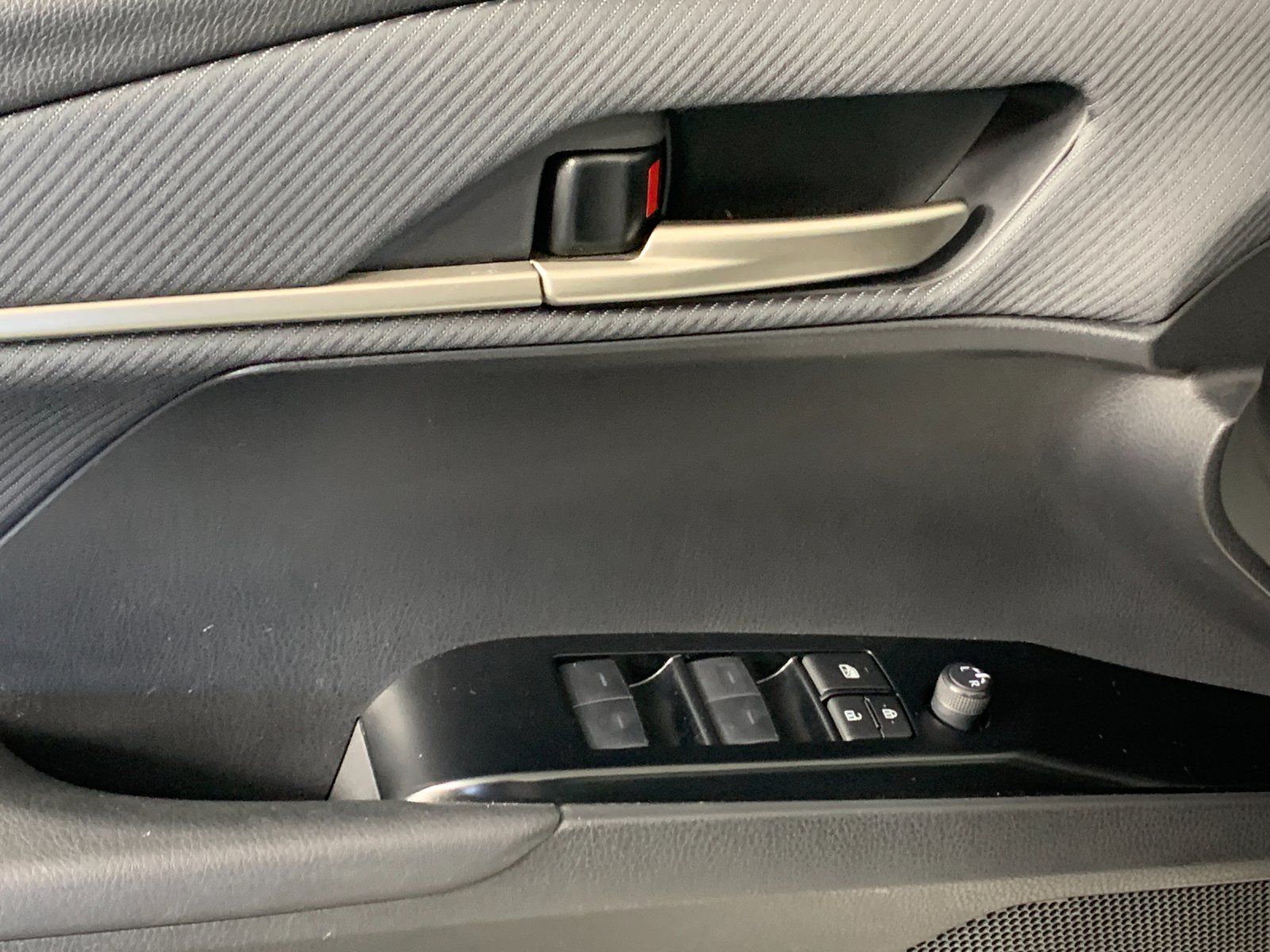 Vehicle photo 14