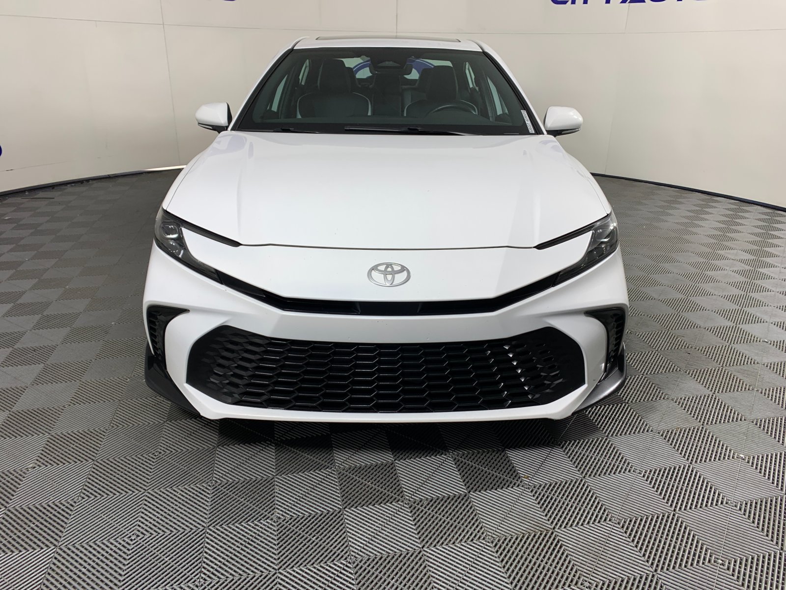 Vehicle photo 9