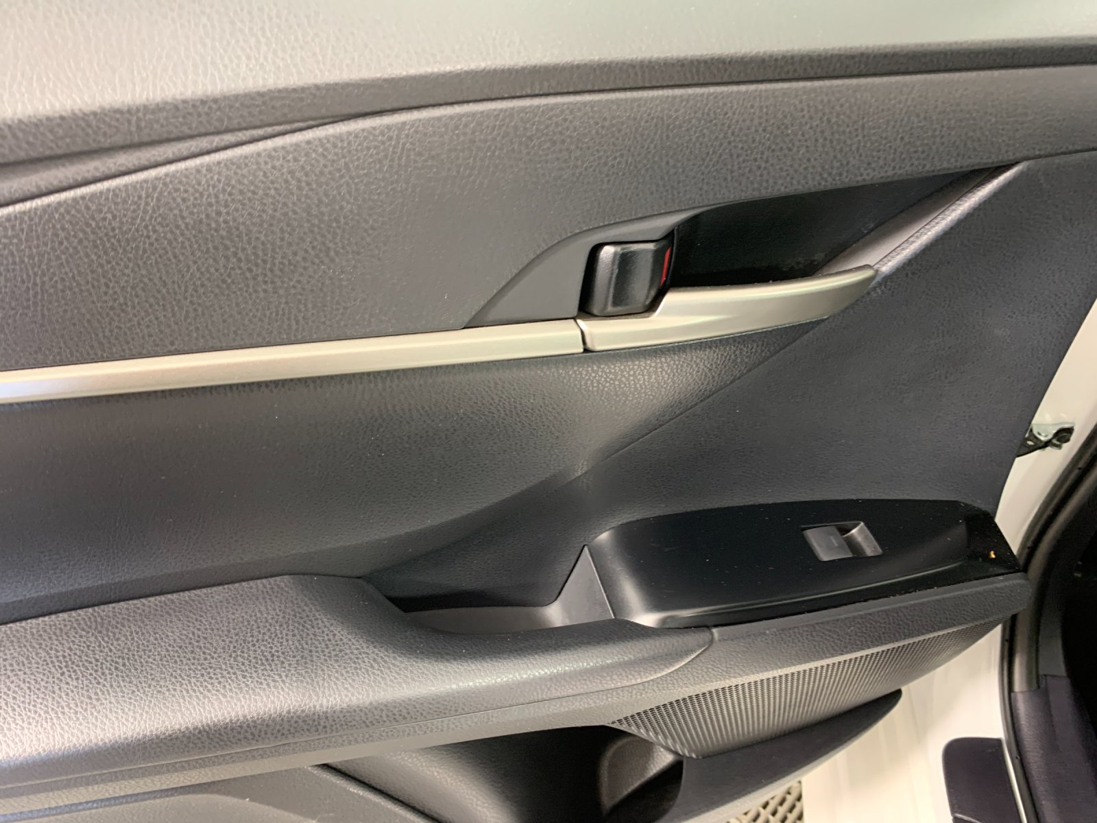 Vehicle photo 30
