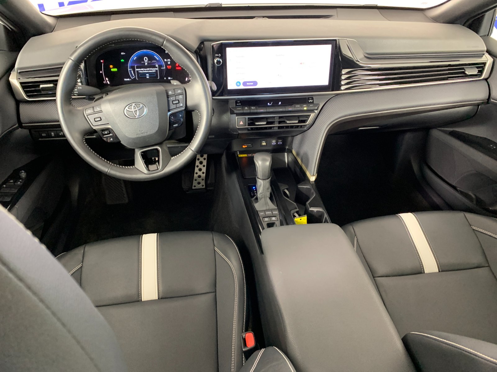 Vehicle photo 33