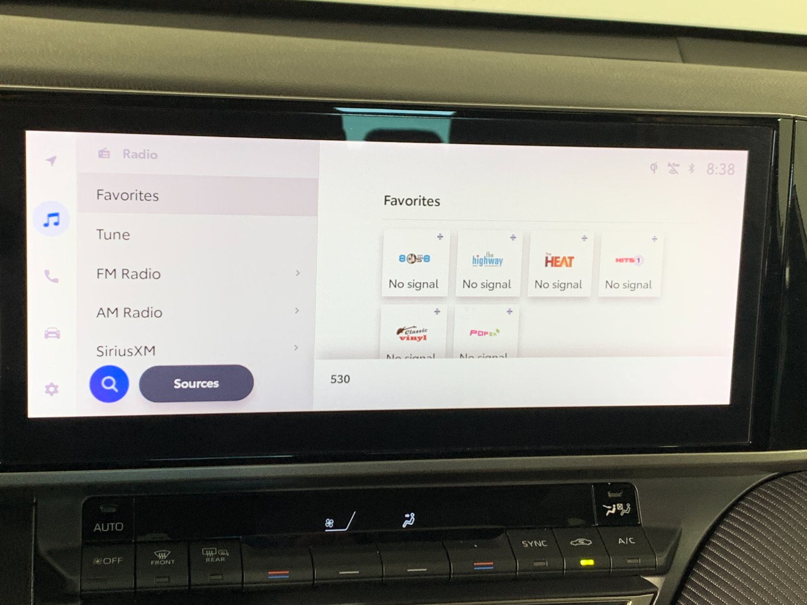 Vehicle photo 26