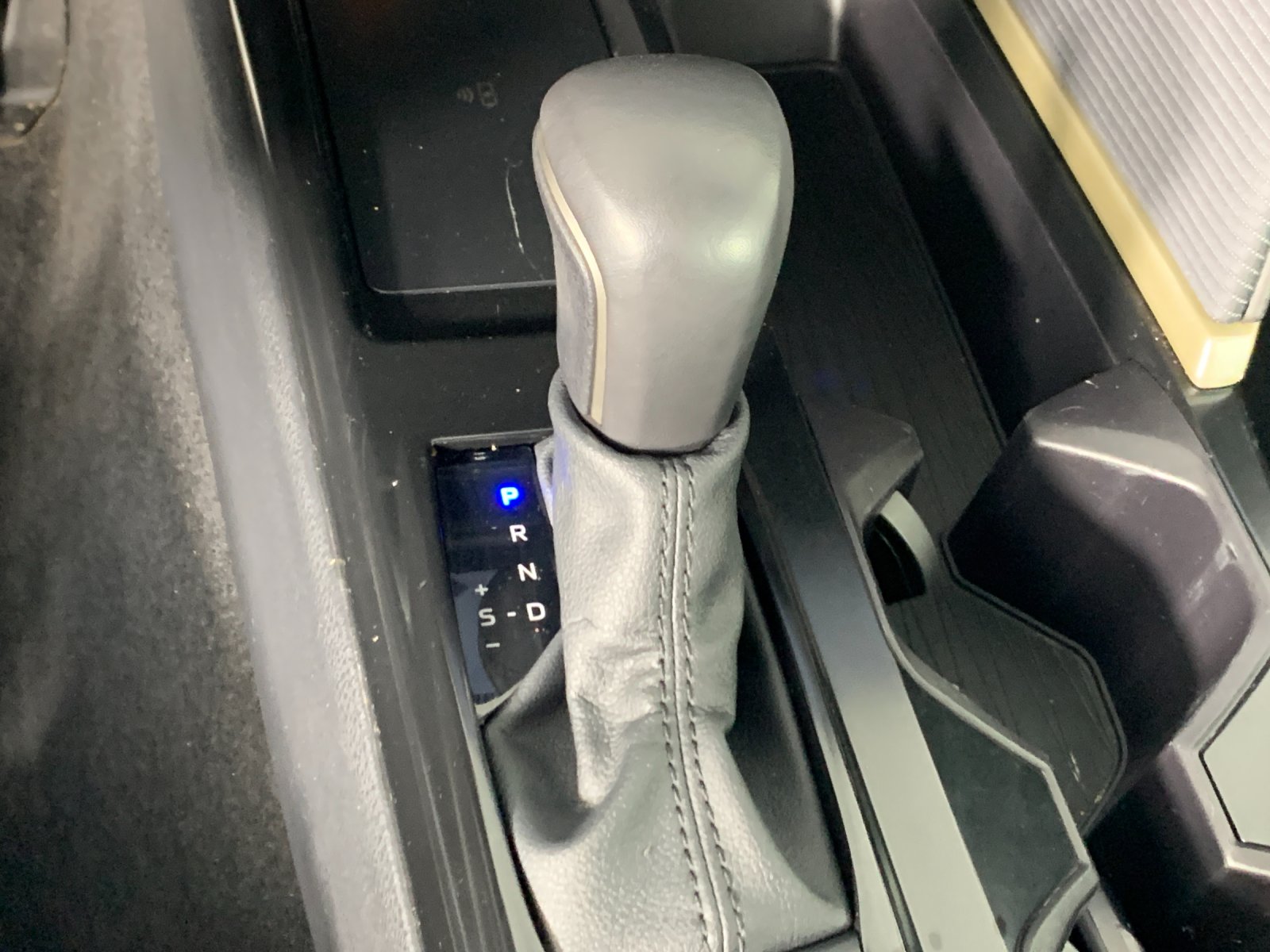 Vehicle photo 24