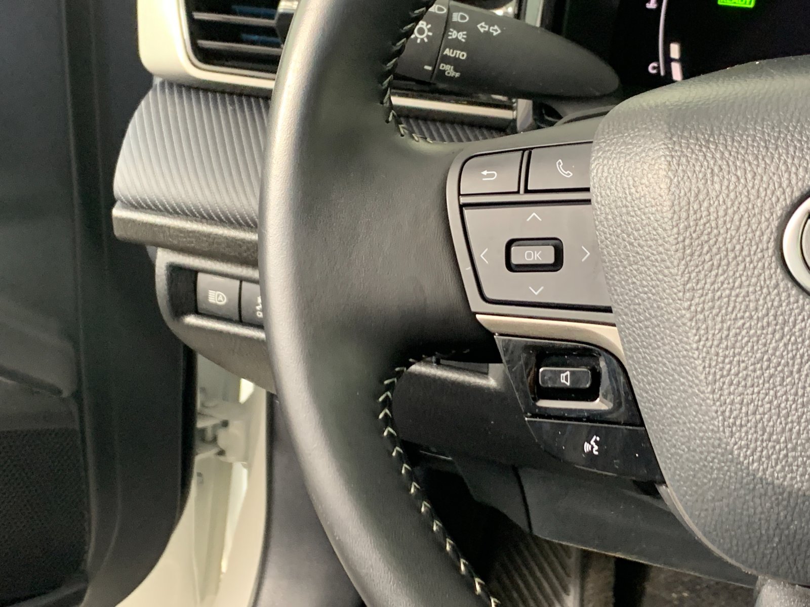 Vehicle photo 18