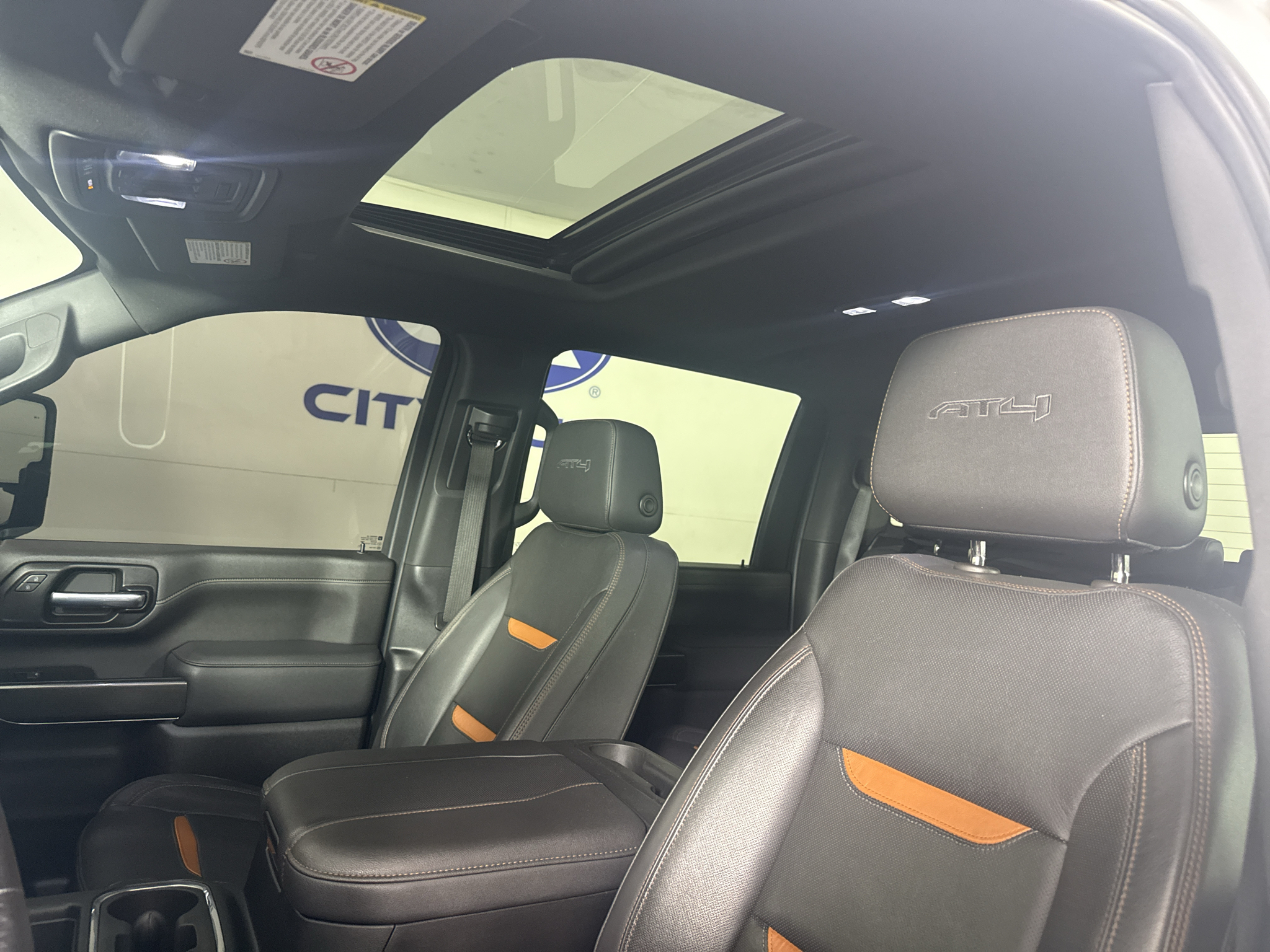 Vehicle photo 14