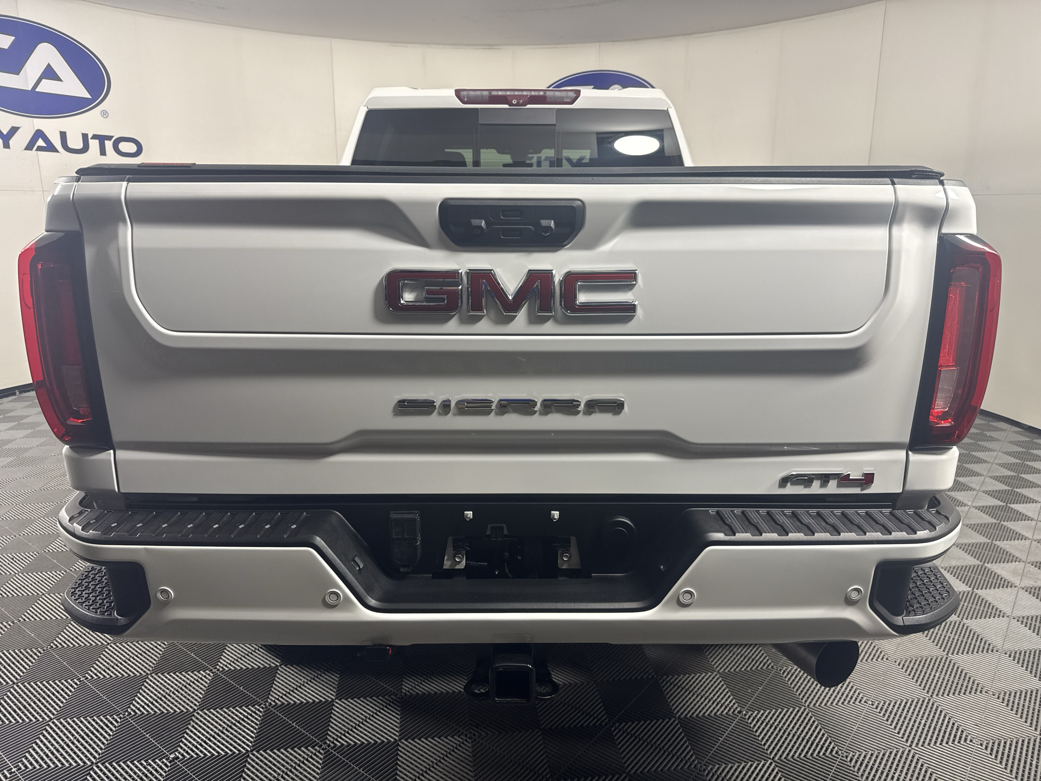 Vehicle photo 6
