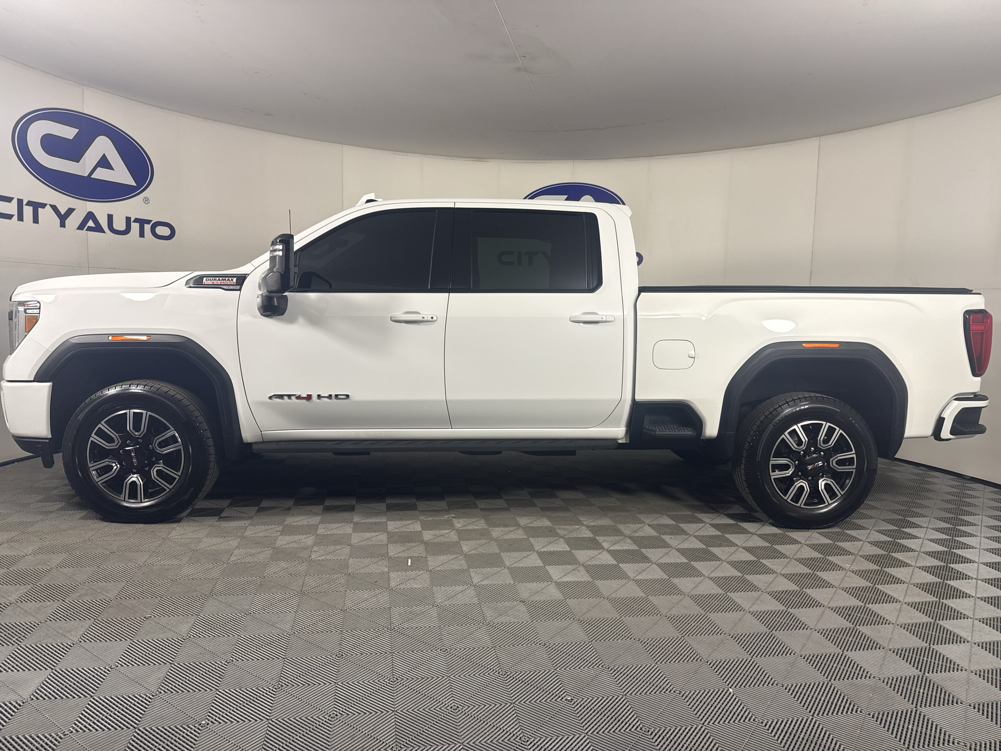 Vehicle photo 4