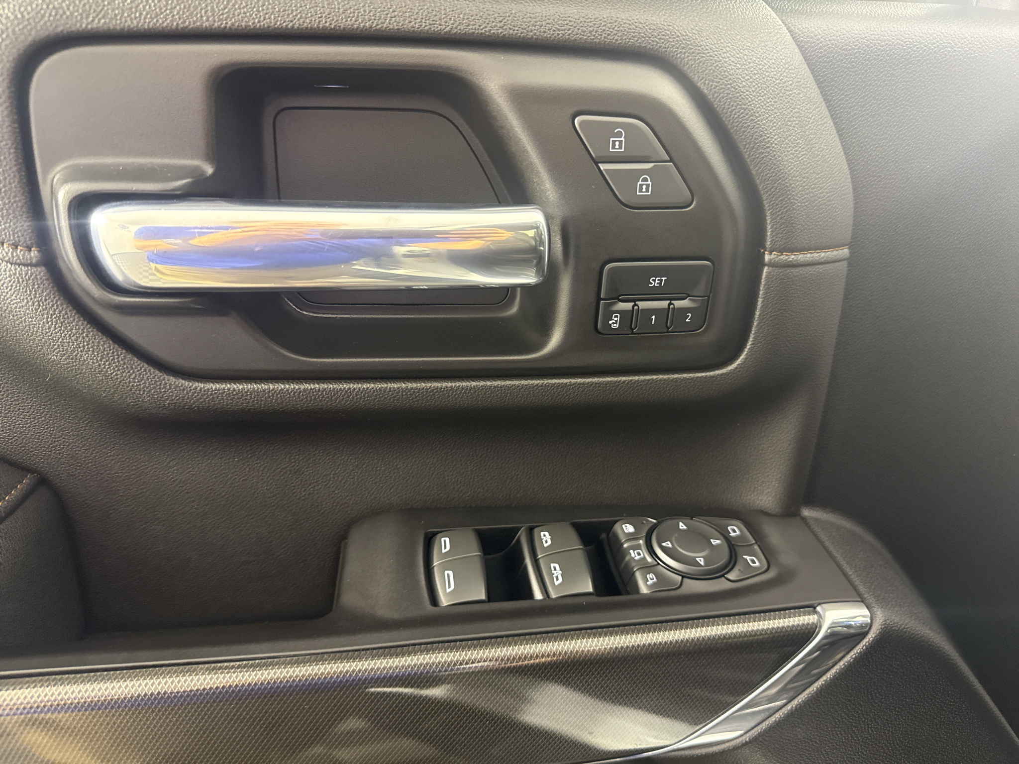 Vehicle photo 16