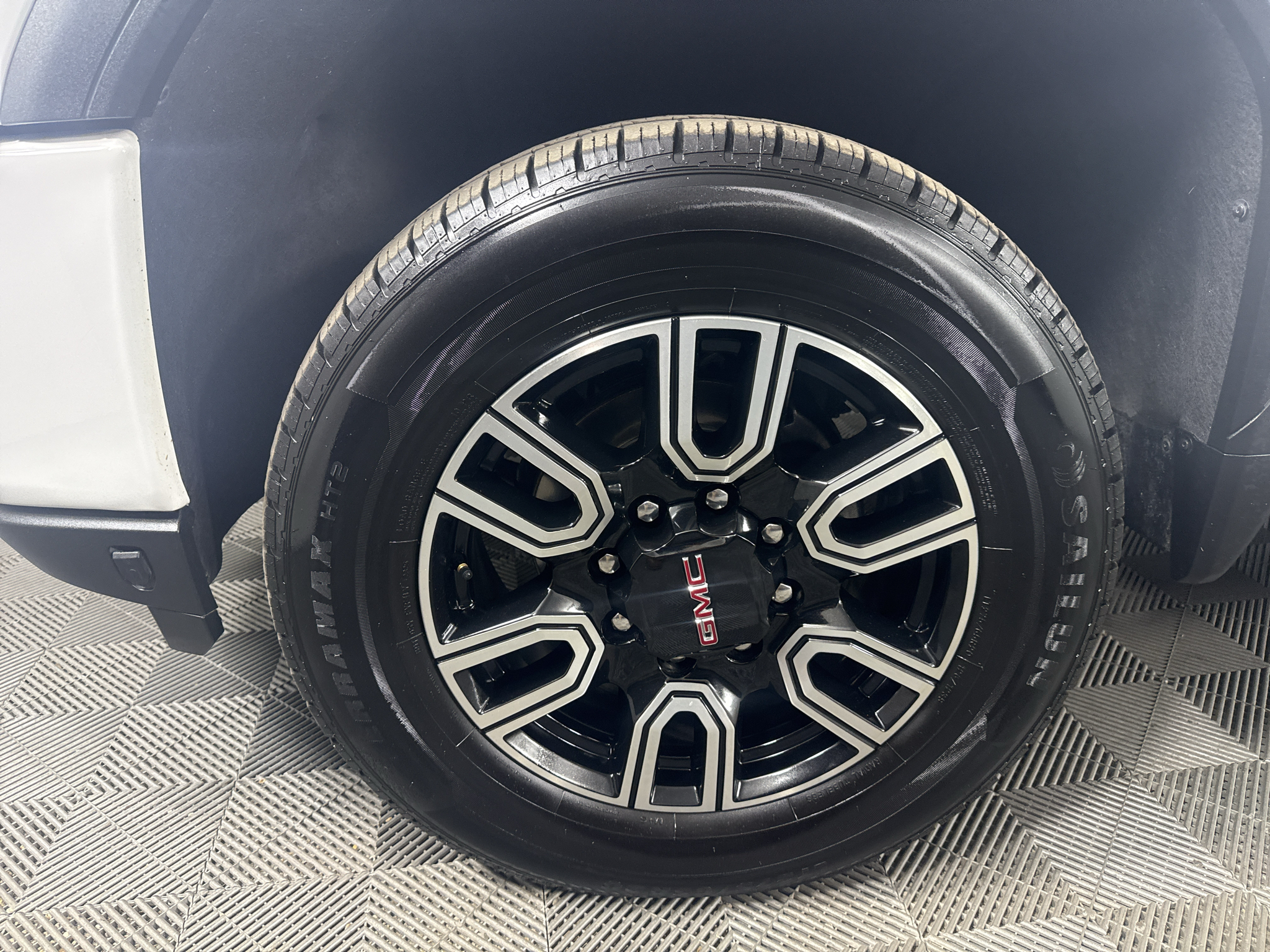 Vehicle photo 11