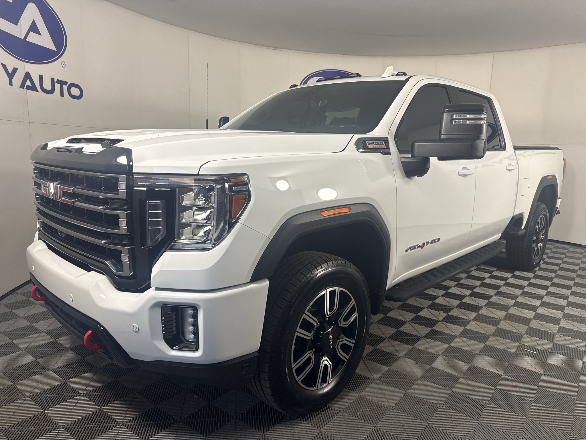 Vehicle photo 3