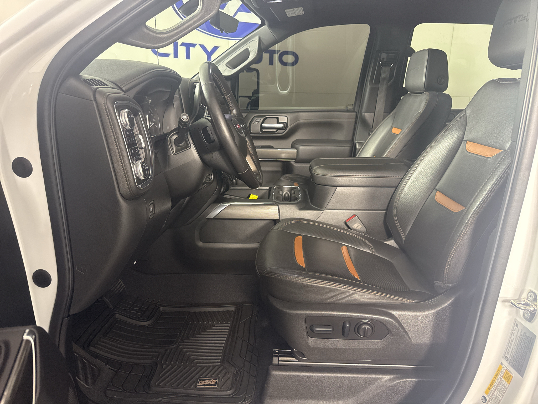 Vehicle photo 15