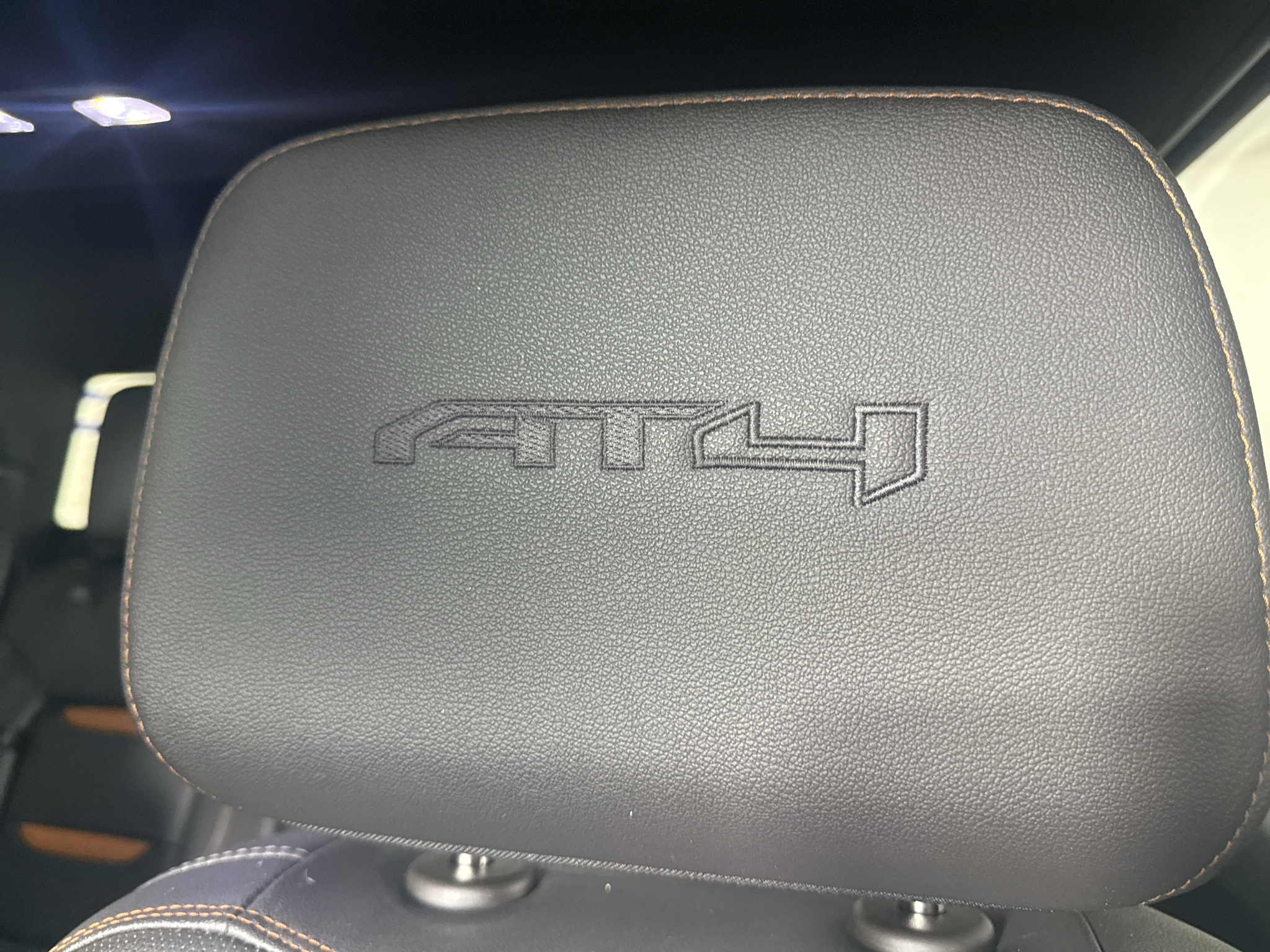 Vehicle photo 17