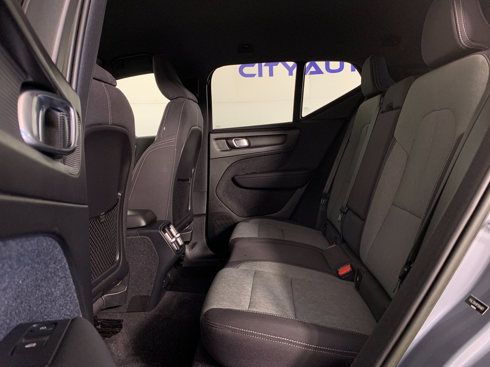 Used 2023 Volvo XC40 B5 SUV