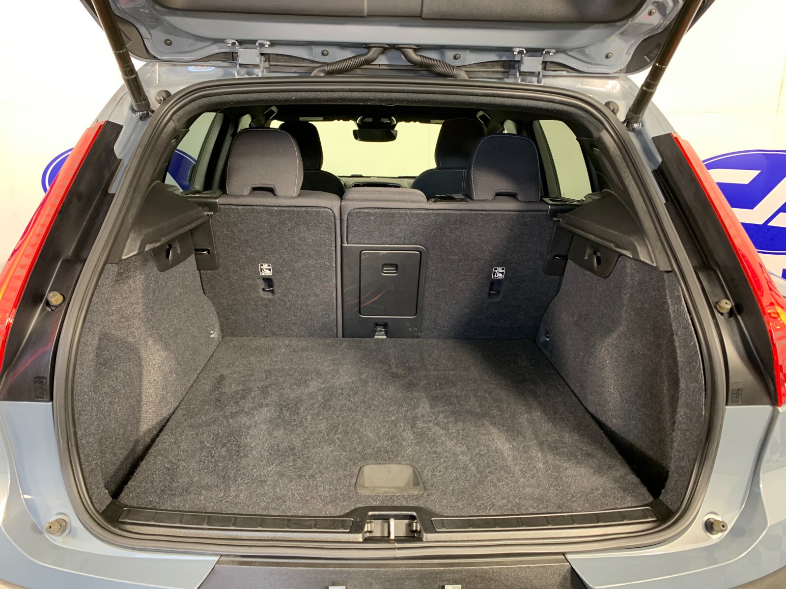 Used 2023 Volvo XC40 B5 SUV