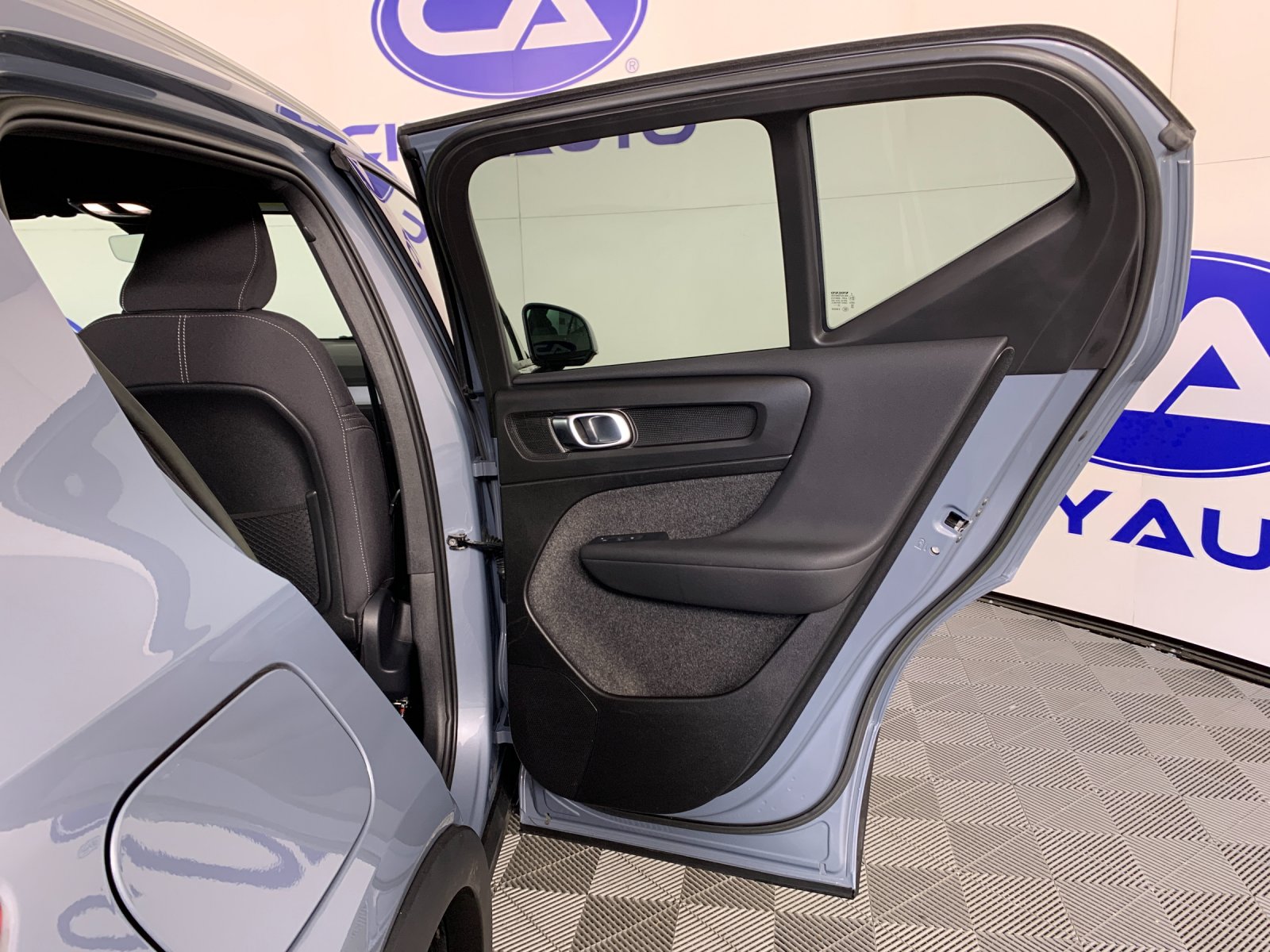 Used 2023 Volvo XC40 B5 SUV