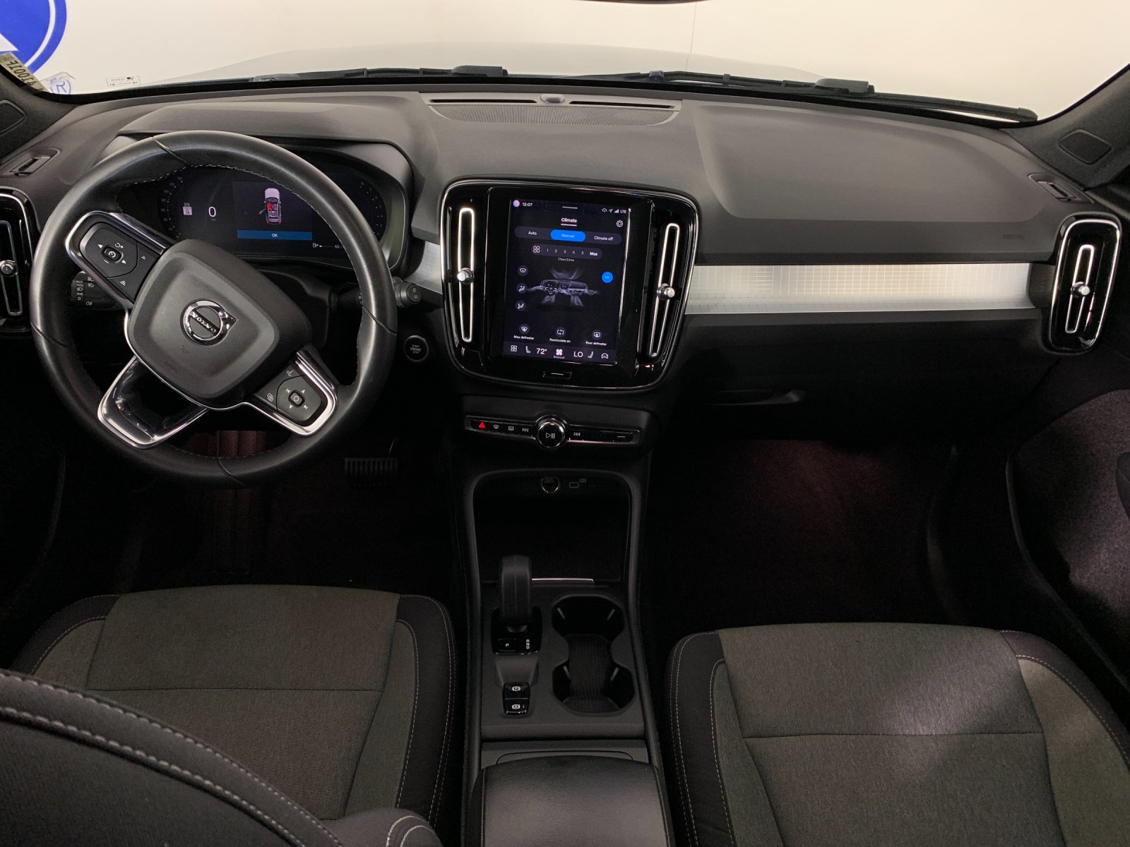Used 2023 Volvo XC40 B5 SUV