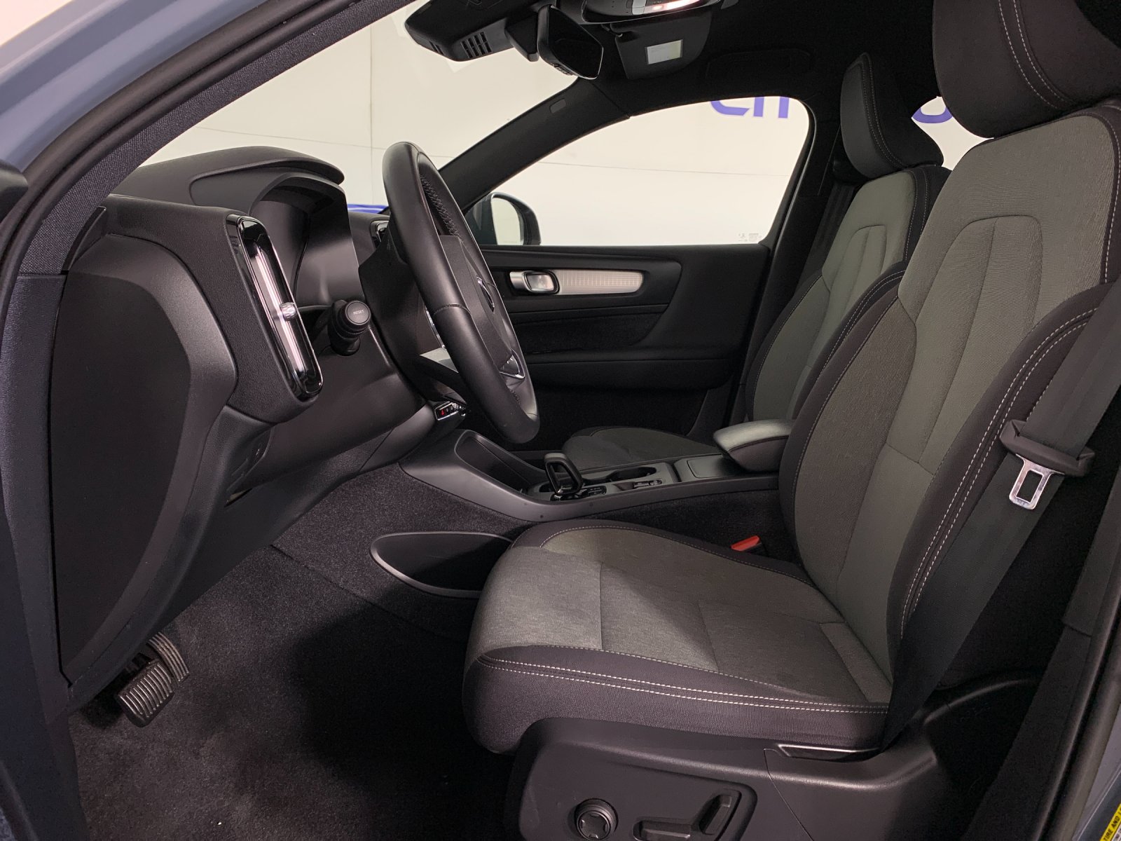 Used 2023 Volvo XC40 B5 SUV
