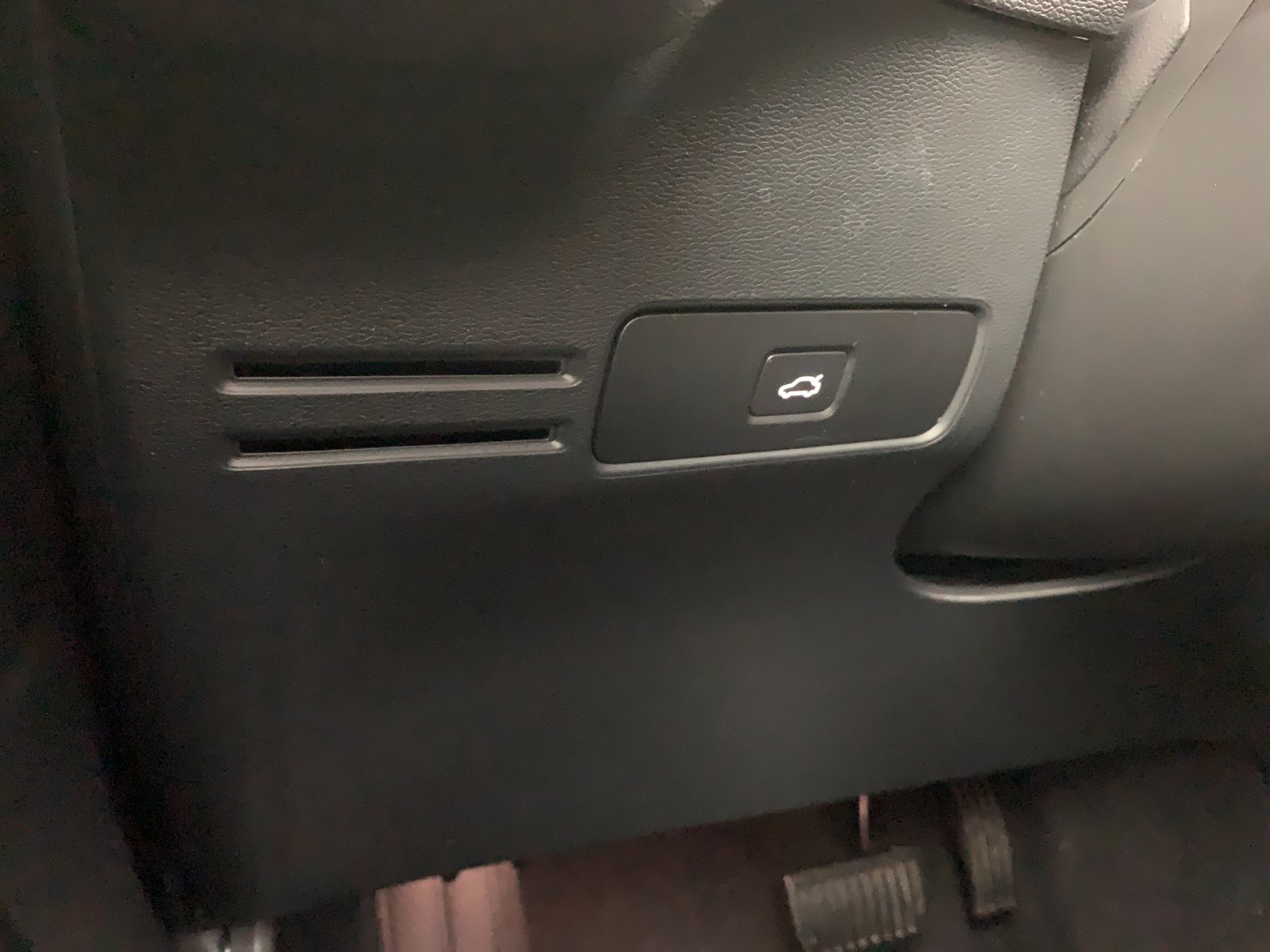 Used 2023 Volvo XC40 B5 SUV