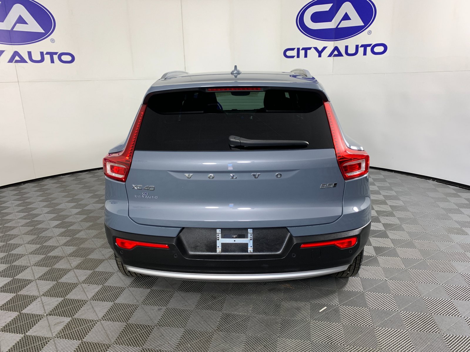 Used 2023 Volvo XC40 B5 SUV