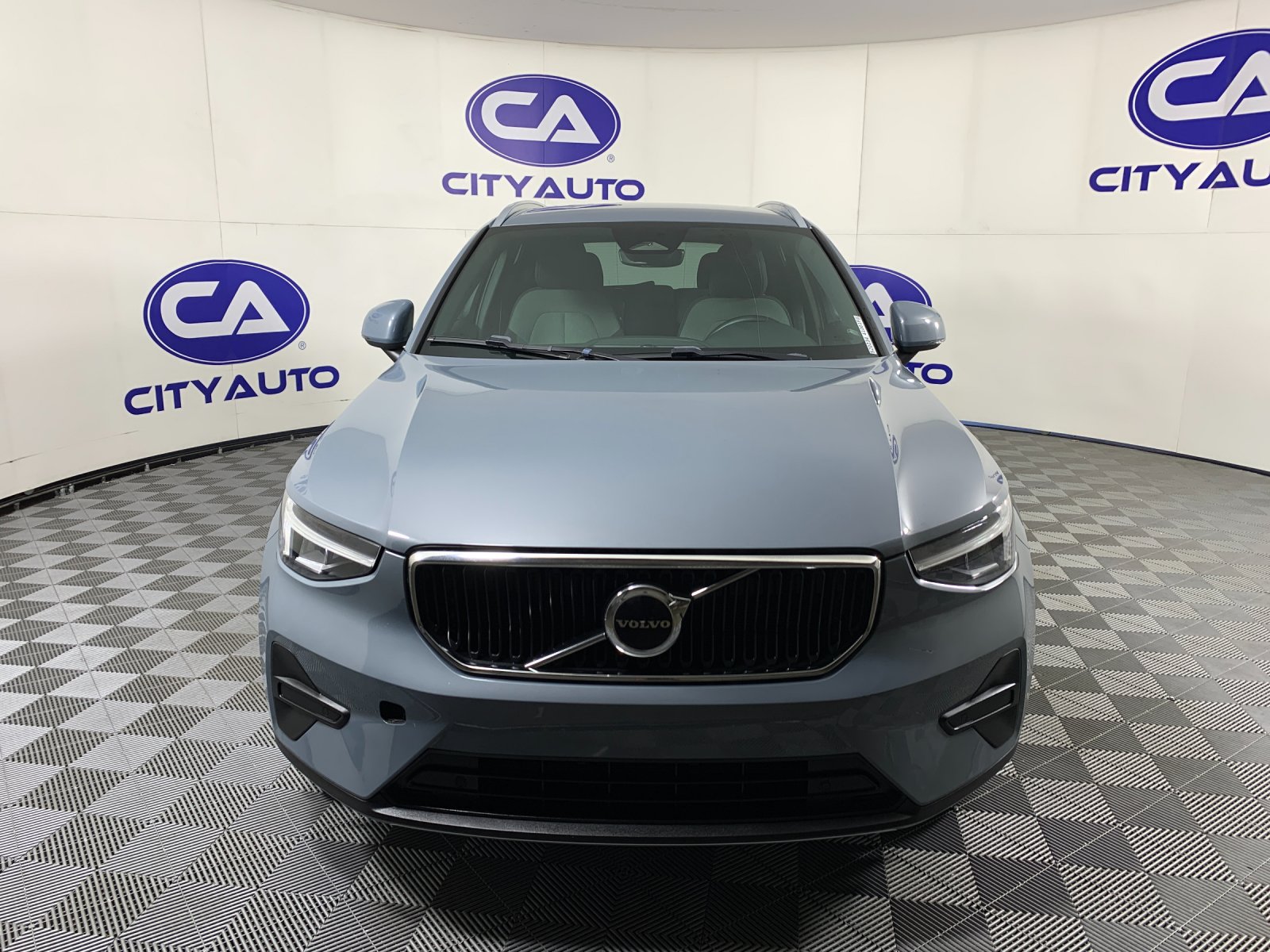 Used 2023 Volvo XC40 B5 SUV