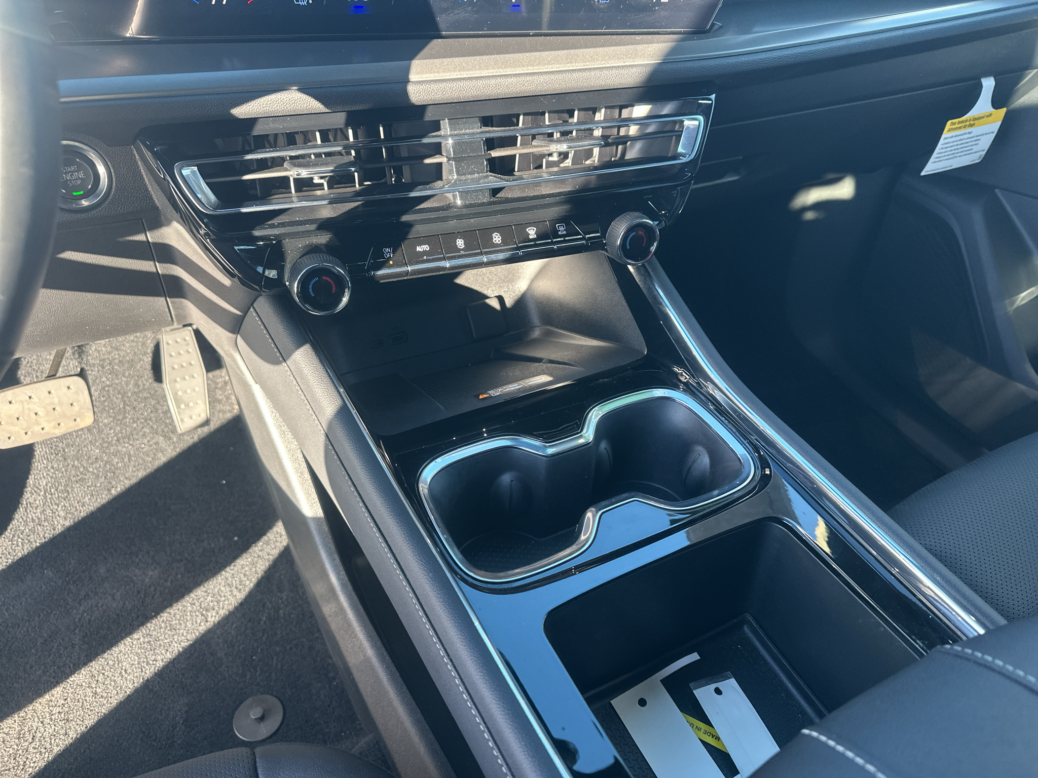 Vehicle photo 12