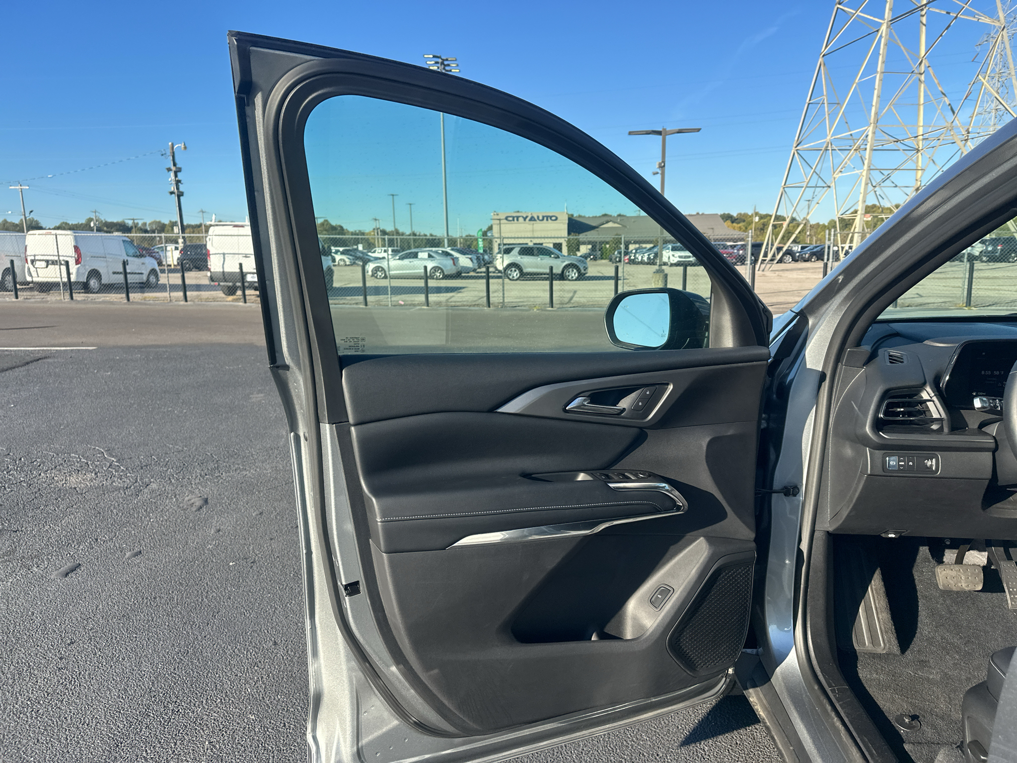 Vehicle photo 15