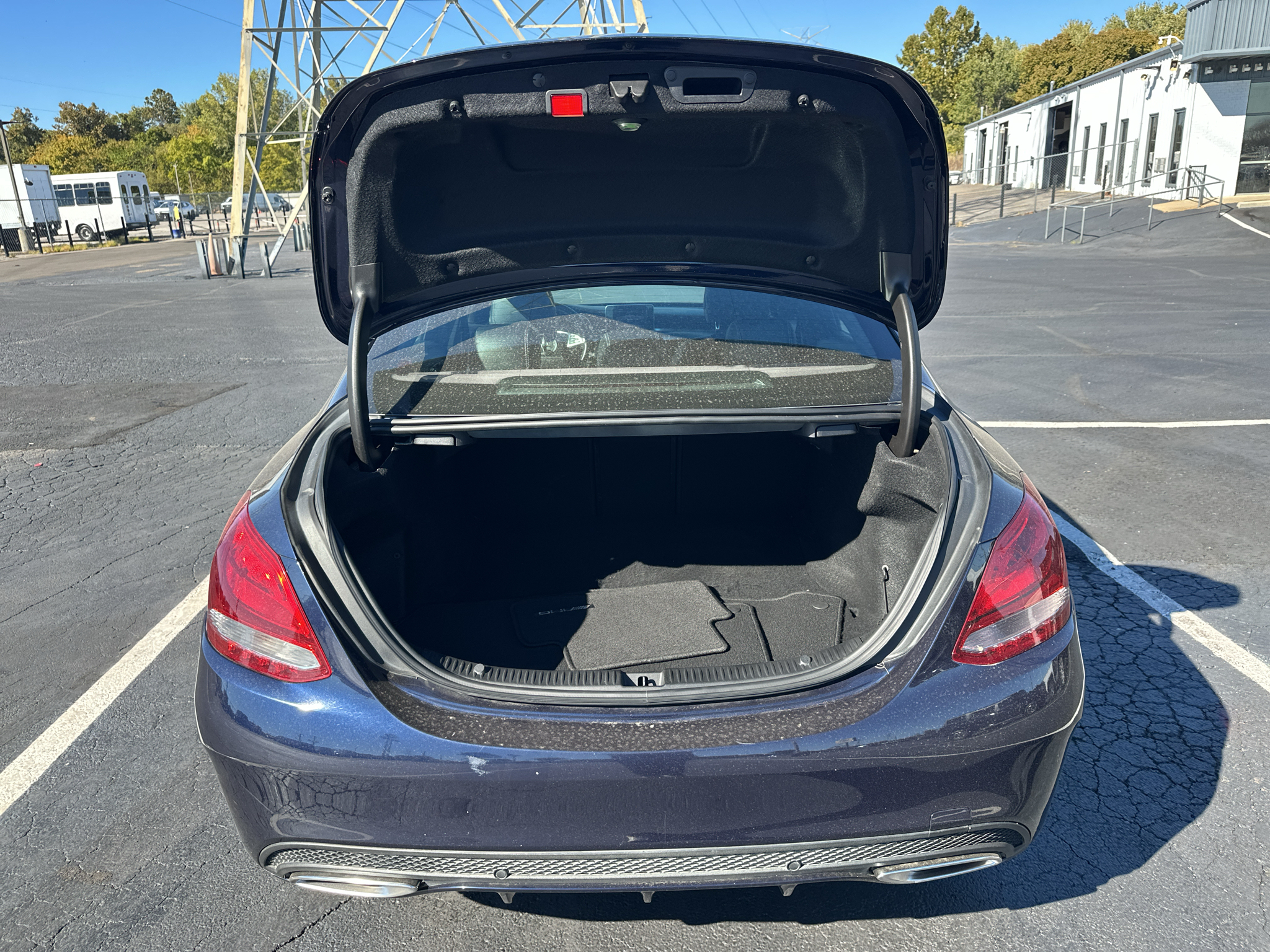 Vehicle photo 17